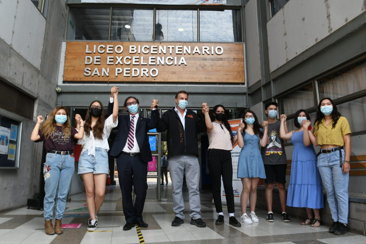 En Puente Alto, el ministro de Educación, Raúl Figueroa, se refirió a los resultados de los liceos Bicentenario en la PDT.