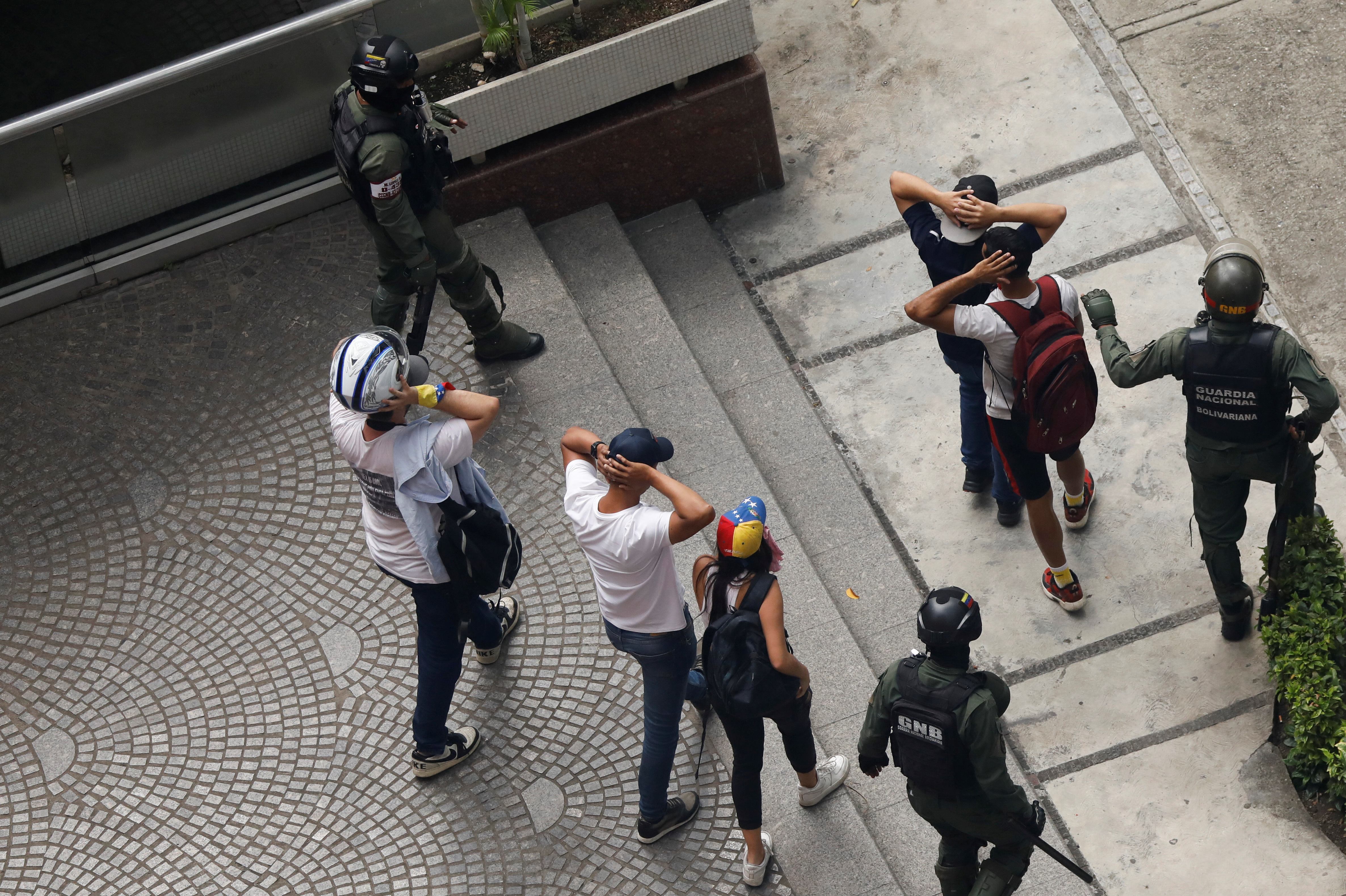 Protestas contra Maduro dejan al menos 11 muertos y 749 detenidos - La  Tercera