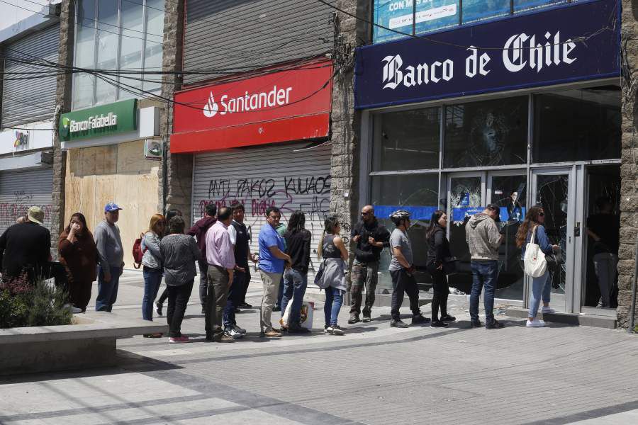 Bancos reducen restricciones para la oferta de créditos hipotecarios y de consumo