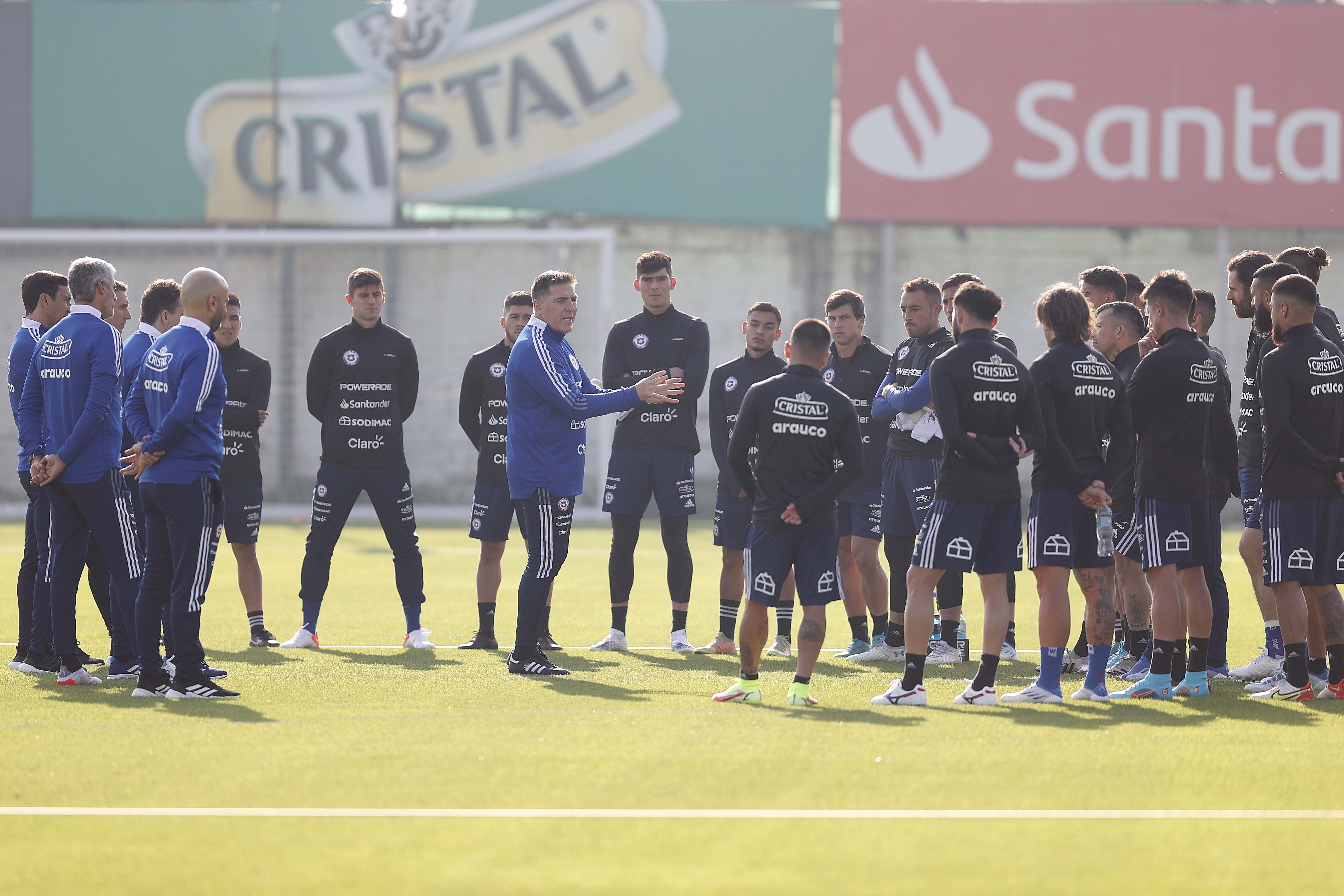 Eduardo Berizzo dirigió su primer entrenamiento en la selección chilena.