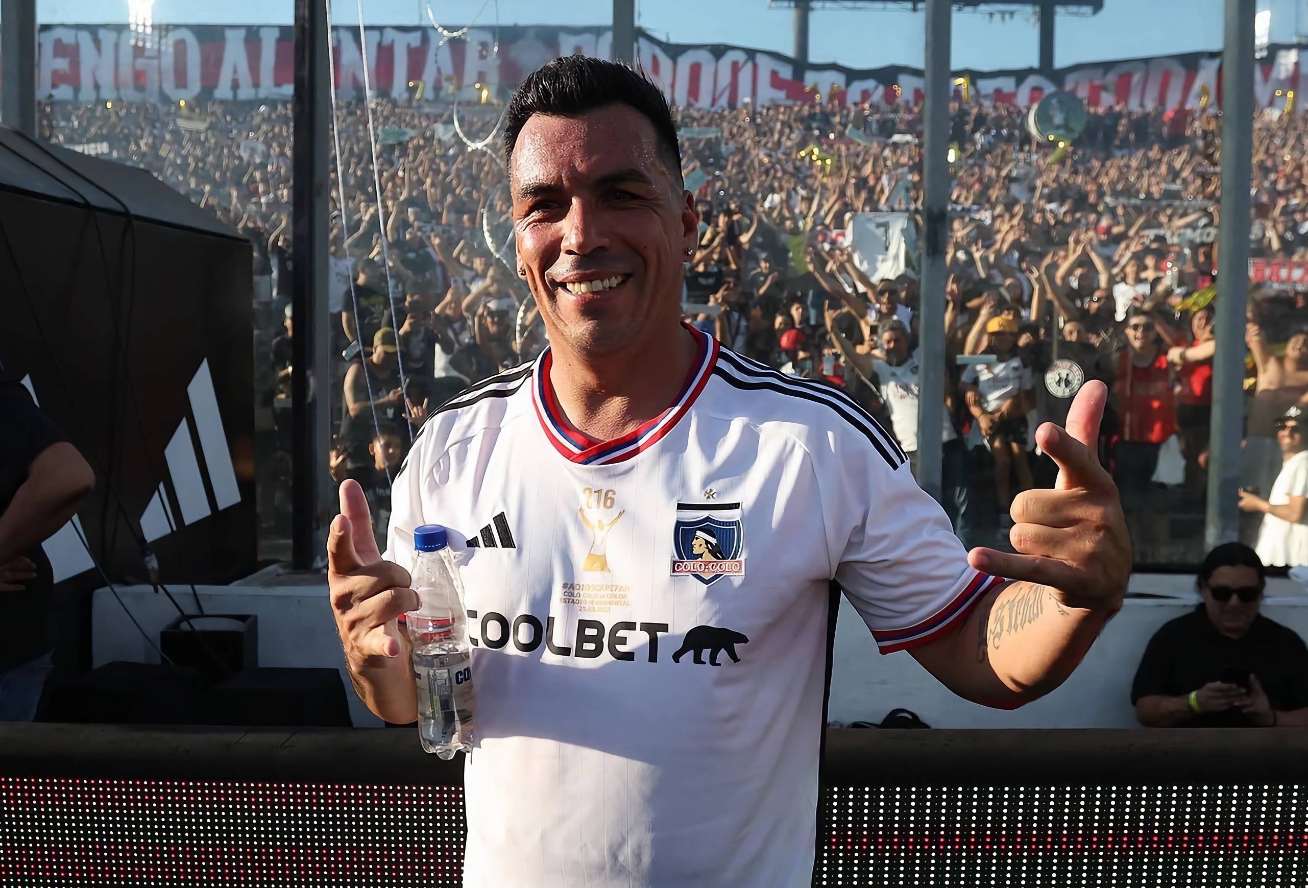 Esteban Paredes durante su despedida. Foto: Colo Colo