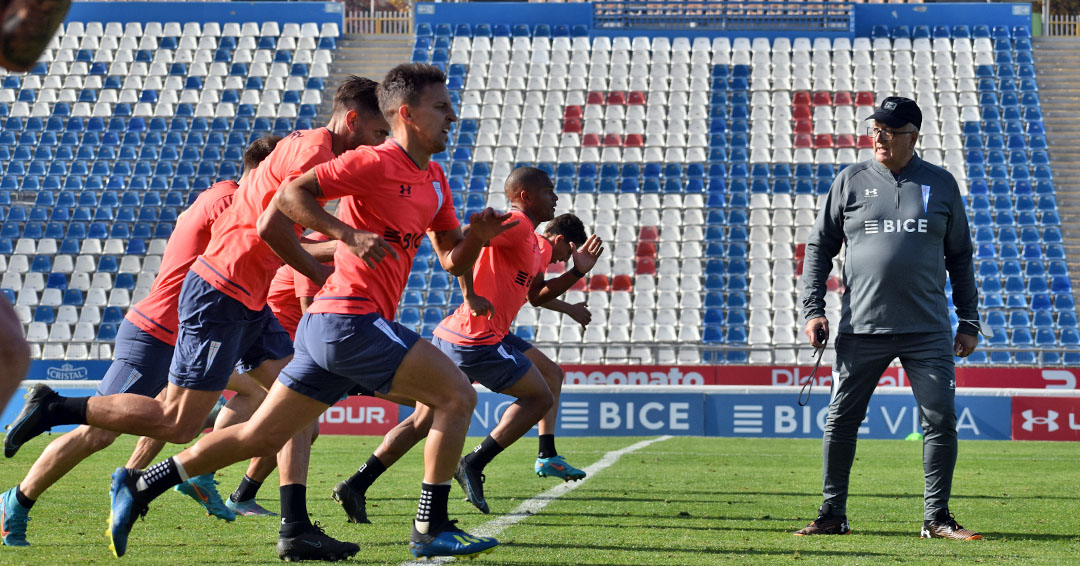 La UC entrena en la cancha de San Carlos de Apoquindo.