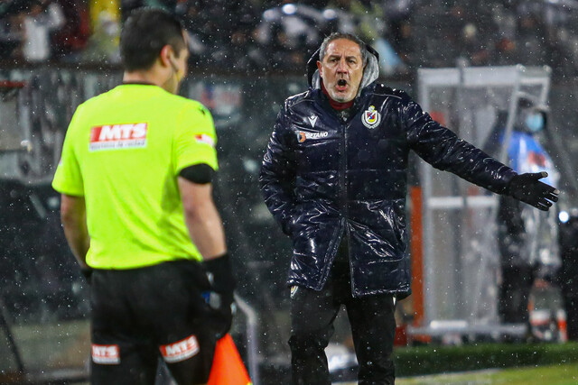 Pablo Marini durante un partido de La Serena frente a Colo Colo, en el Monumental.