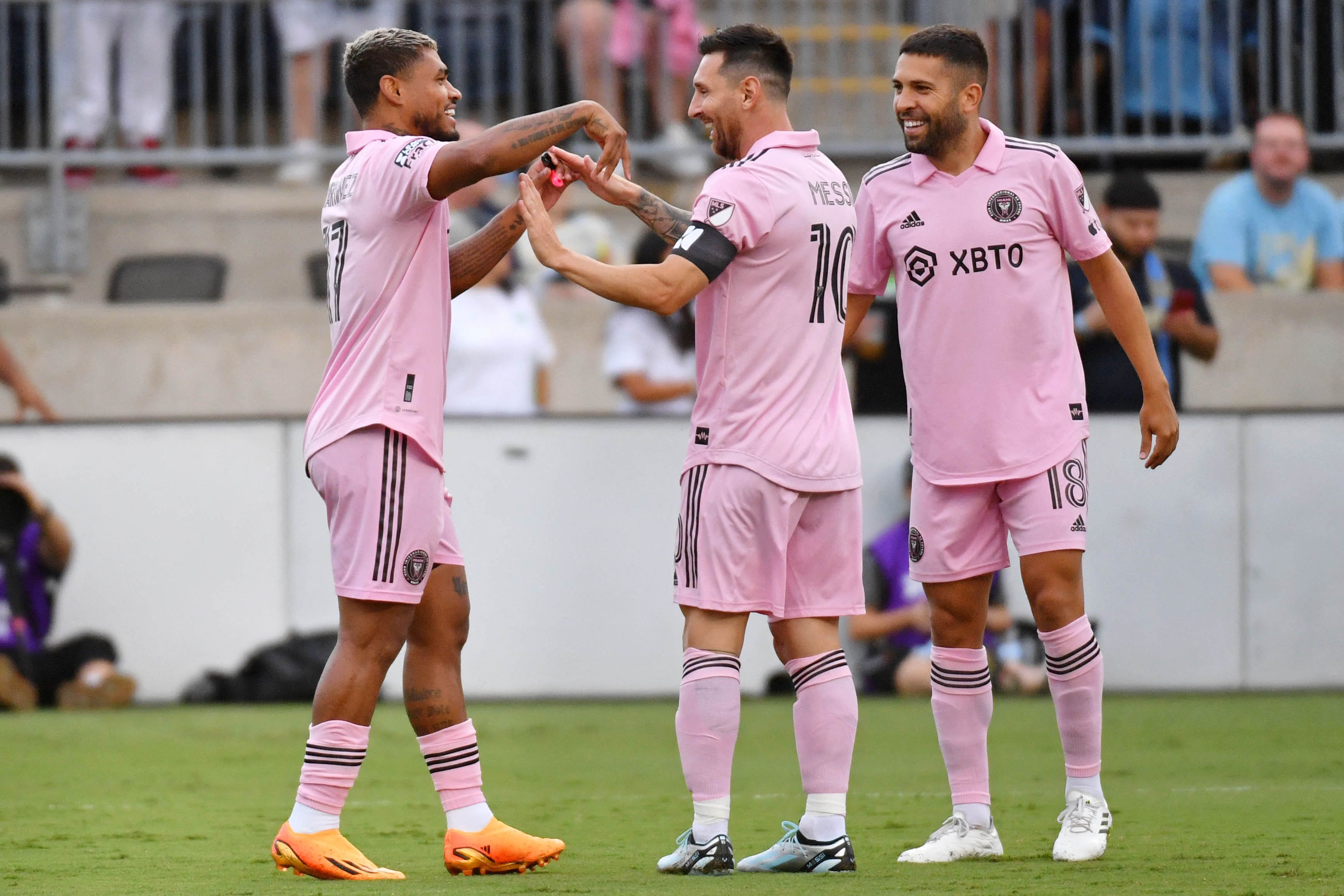 El golazo de Lionel Messi ante Philadelphia en la semis de la Leagues Cup -  La Tercera