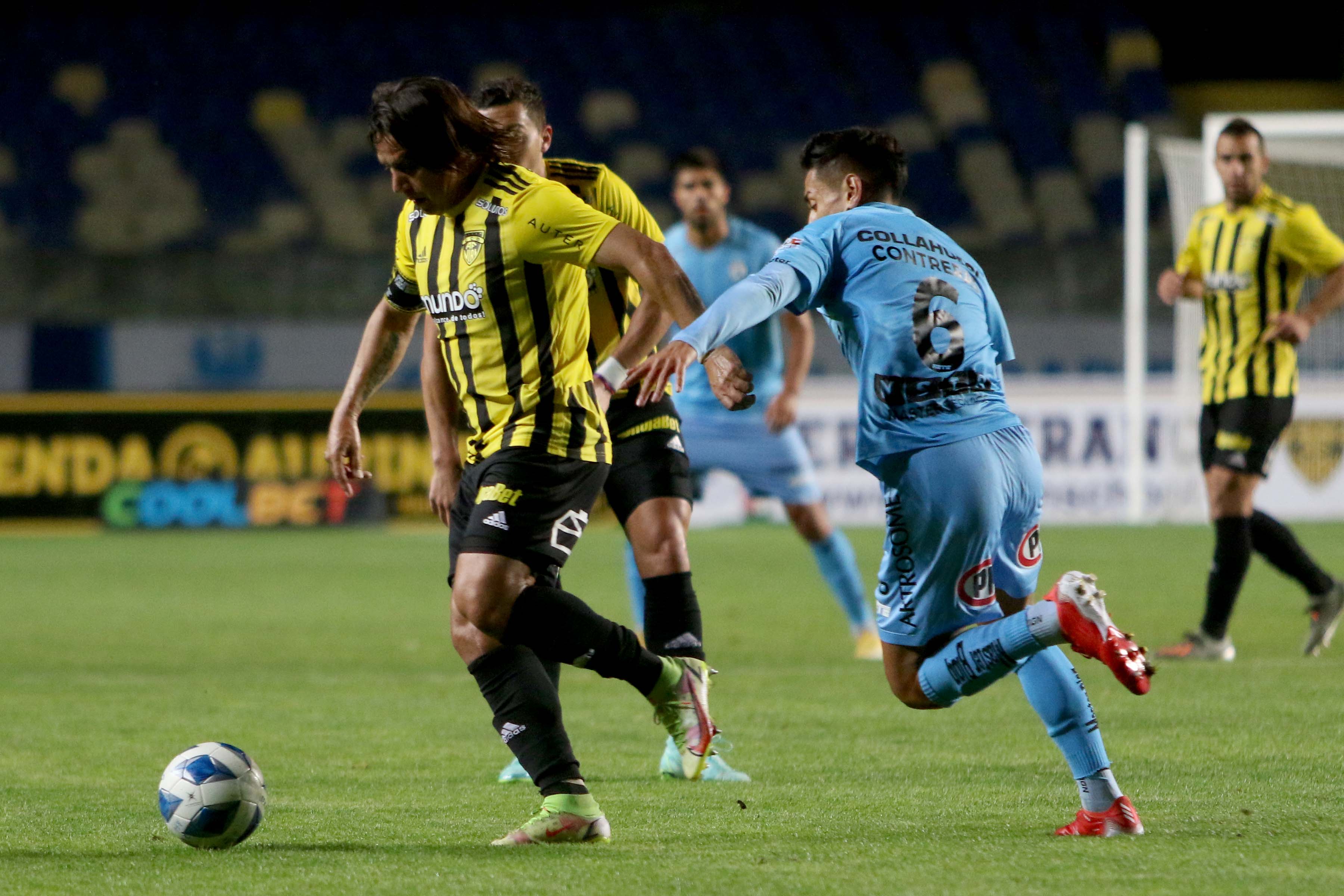 Arturo Sanhueza en el partido frente a Deportes Iquique por la Primera B.