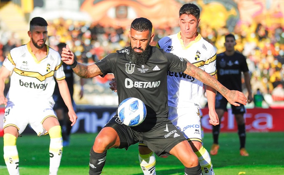 Ronnie Fernández en el duelo entre la U y Coquimbo Unido.