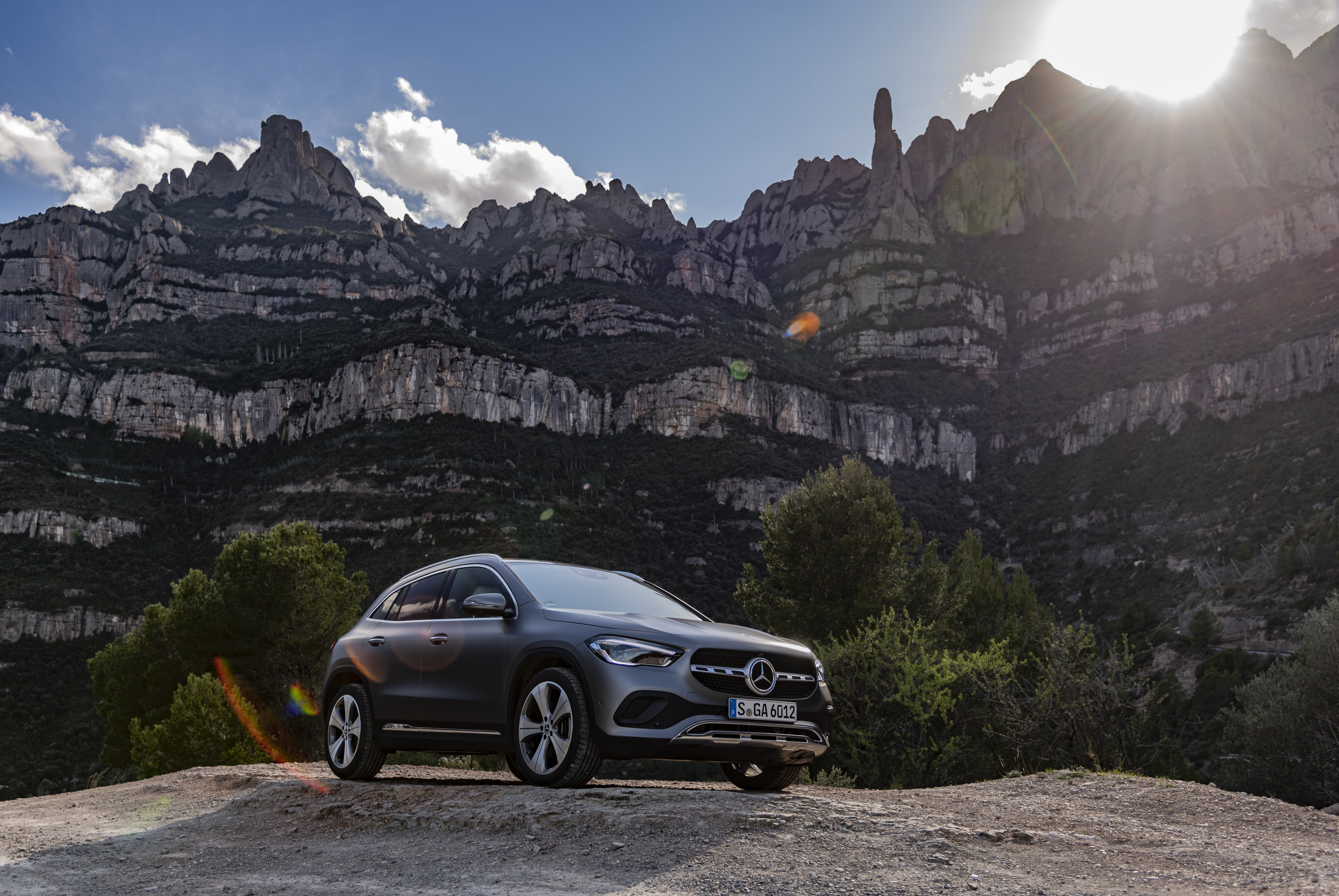 Mercedes-Benz GLA: llega la renovación del best seller de los SUV en la  marca alemana - La Tercera