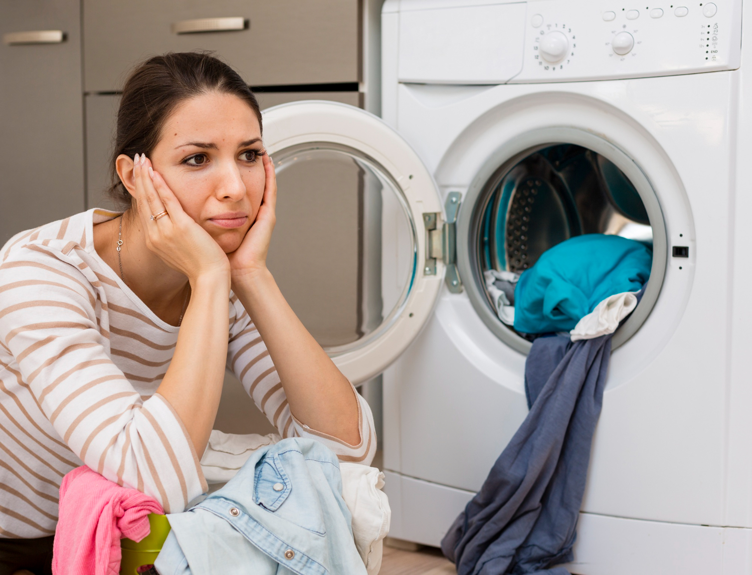 Lo estás haciendo mal: 13 errores comunes al usar la secadora - La Tercera