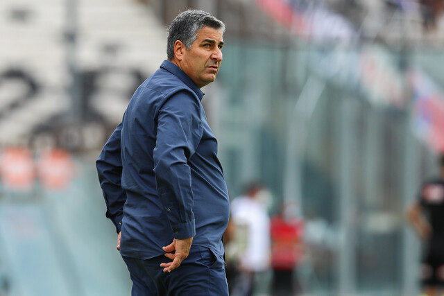 Santiago Escobar durante el clásico entre Universidad de Chile y Colo Colo.