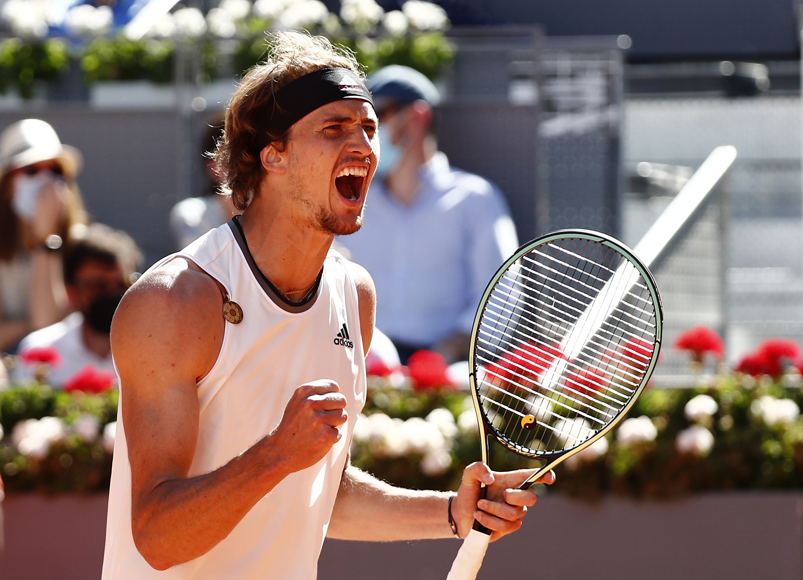 Alexander Zverev se enfrentará a Dominic Thiem en las semifinales del Masters 1000 de Madrid tras superar a Rafael Nadal en los cuartos de final.