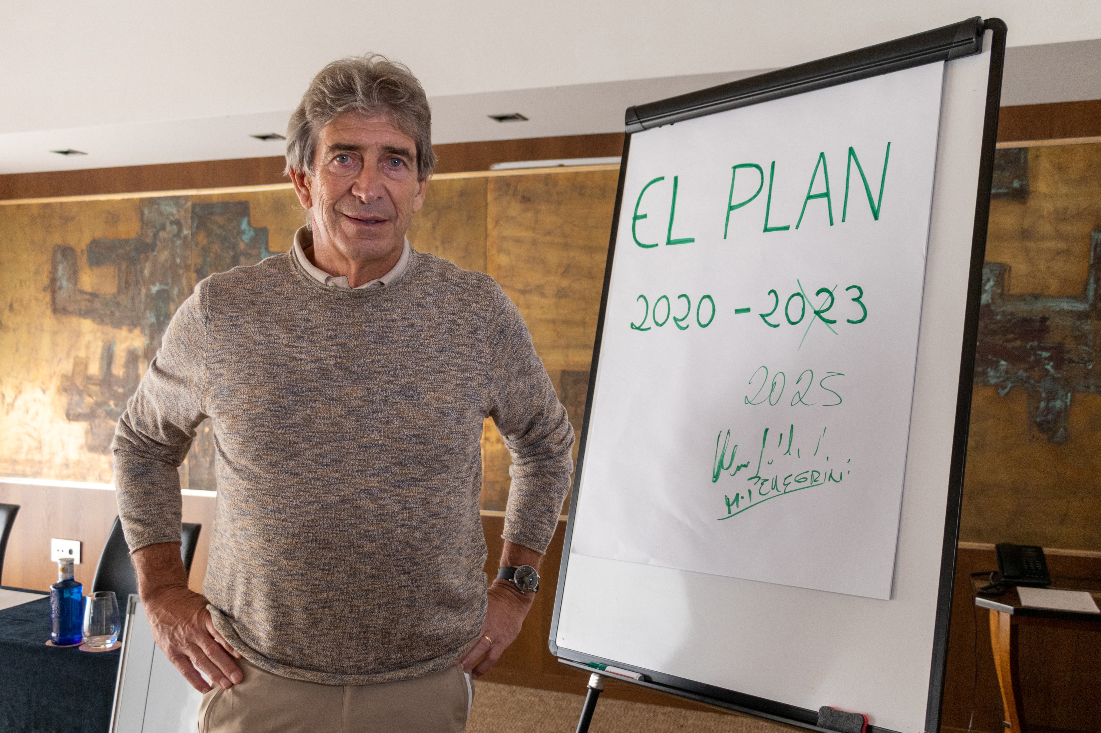 Manuel Pellegrini renovó su vínculo con el Real Betis hasta junio de 2025.