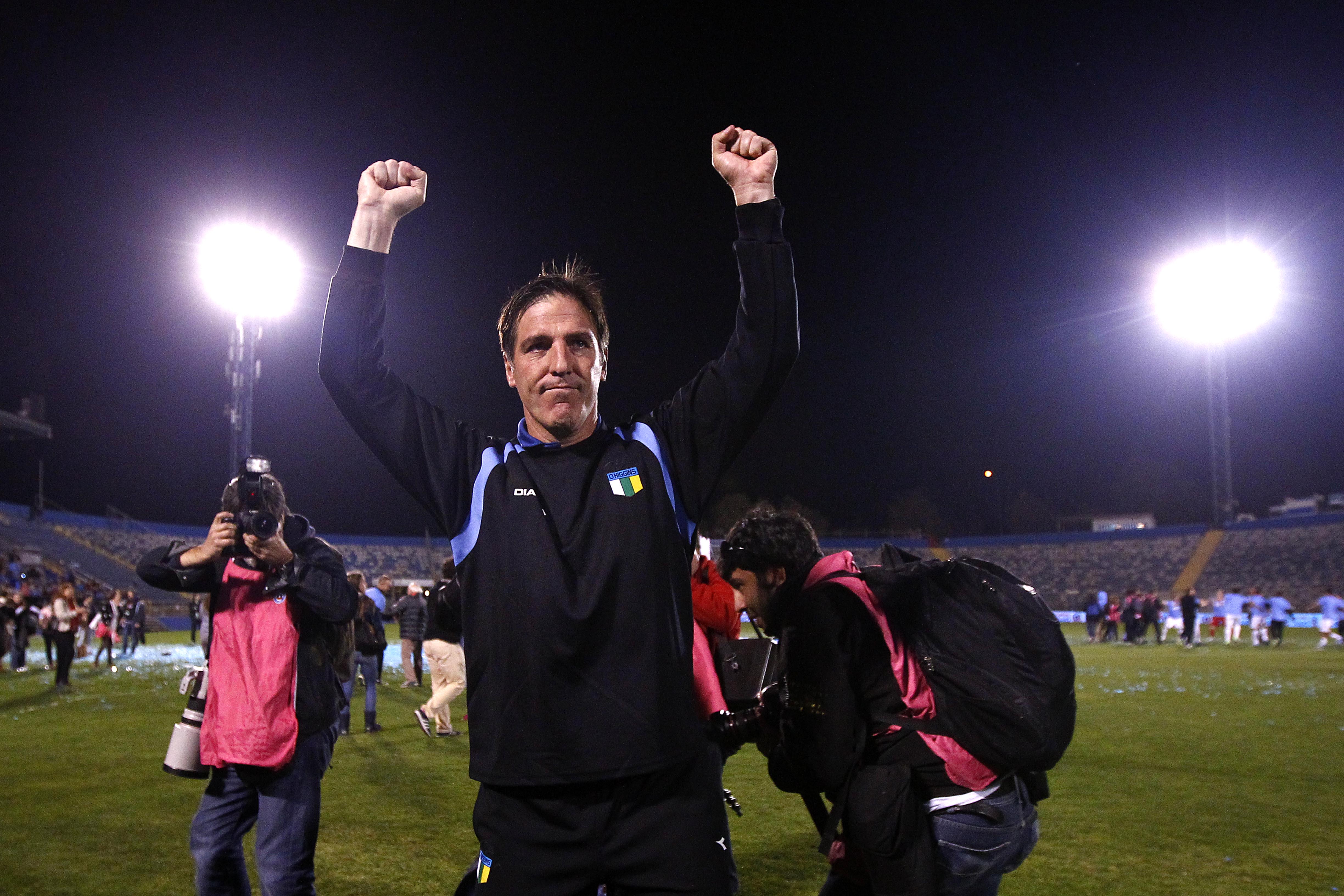 Eduardo Berizzo celebra la obtención de la Supercopa 2014 con O'Higgins, en San Carlos de Apoquindo.