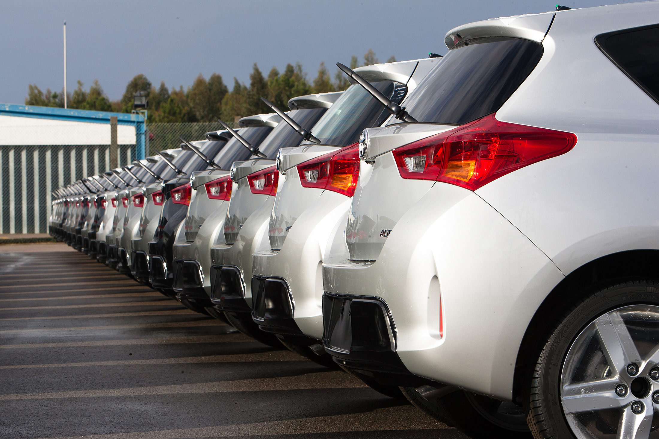 Ventas de autos en China suben por primera vez en casi un año