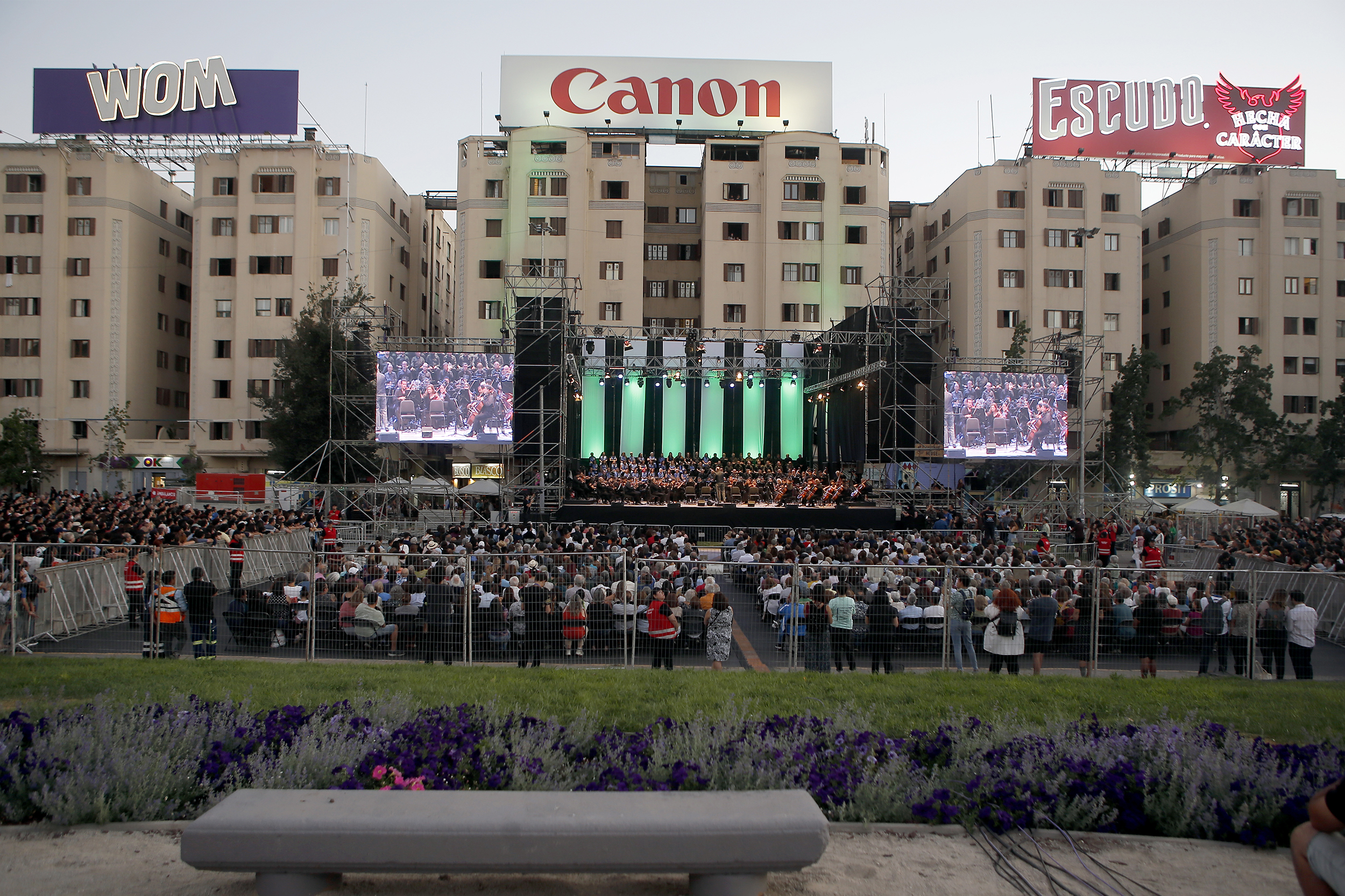 “La novena sinfonía de Beethoven en Plaza Baquedano”: el día que la música hizo olvidar las protestas y la pandemia en el centro de Santiago