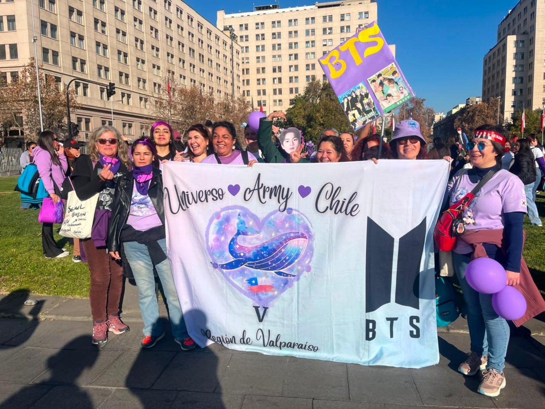 BTS ARMY: la lucha por el Estadio Nacional de las verdaderas guerreras K-pop - La Tercera