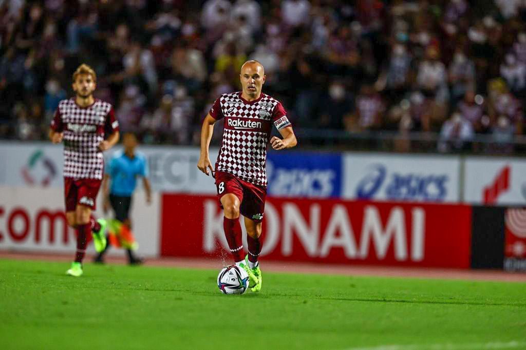 Andrés Iniesta se refirió al presente de Koeman y a la partida de Lionel Messi al PSG.