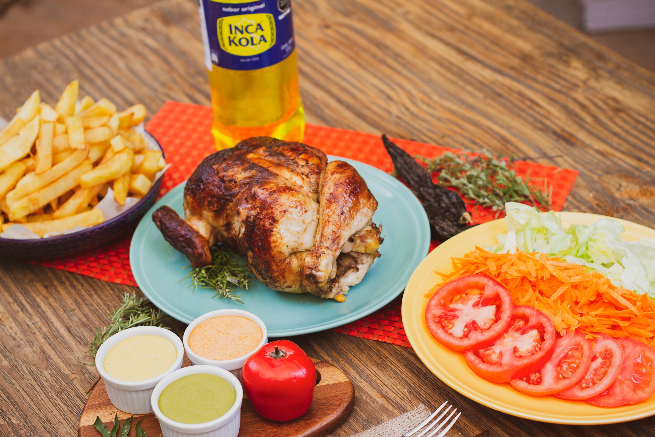 La Pollería: el auténtico sabor del pollo asado a las brasas peruano a  domicilio - La Tercera