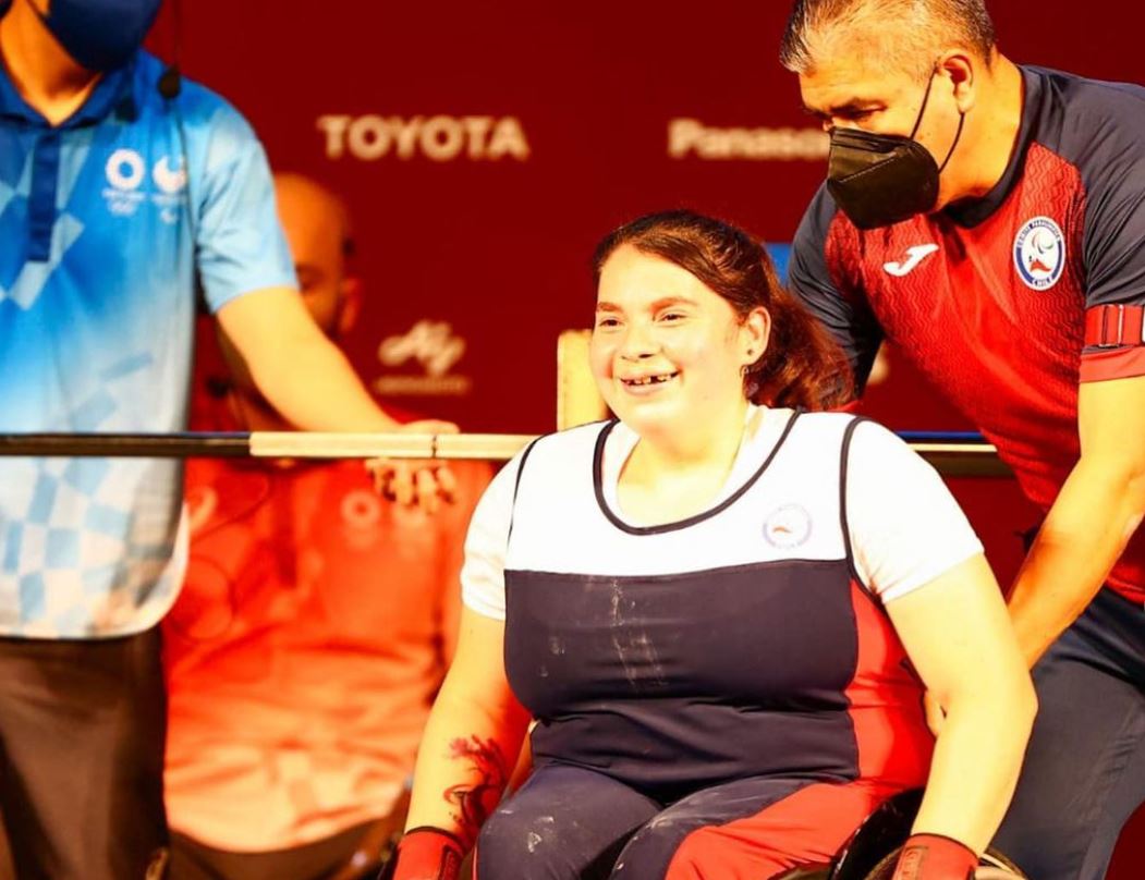 Camila Campos debutó en los Juegos Paralímpicos alcanzando el cuarto lugar de su categoría en el powerlifting.