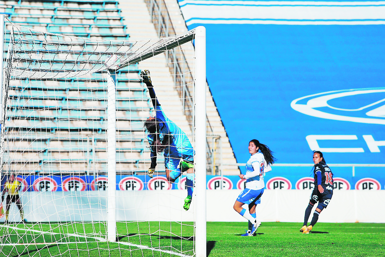 Postal del último clásico universitario del fútbol femenino.