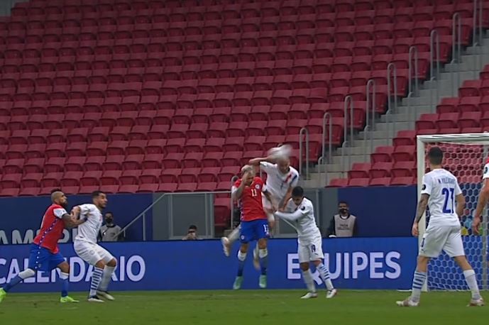 La situación que involucra al paraguayo Carlos González y que Chile reclama como penal.