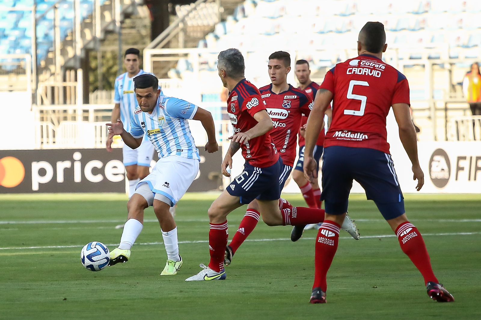 Magallanes logró igualar el partido en el último minuto.