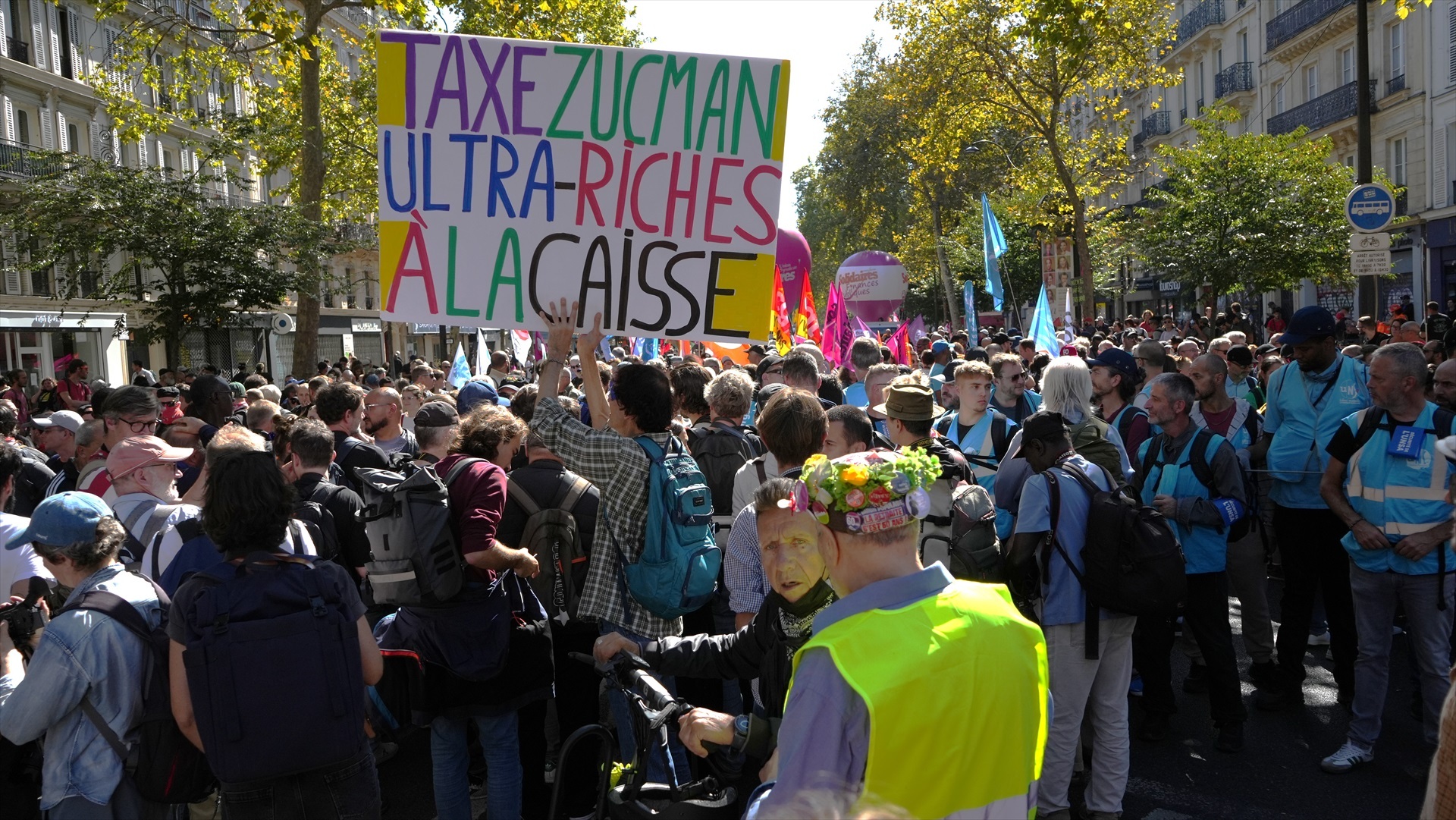 Francia vuelve a las calles: estudiantes y trabajadores protestan contra nuevos recortes