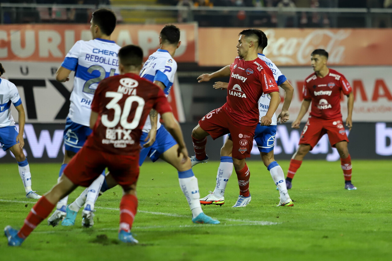 Alexander Aravena hizo dos goles en la victoria de Ñublense. FOTO: AGENCIAUNO