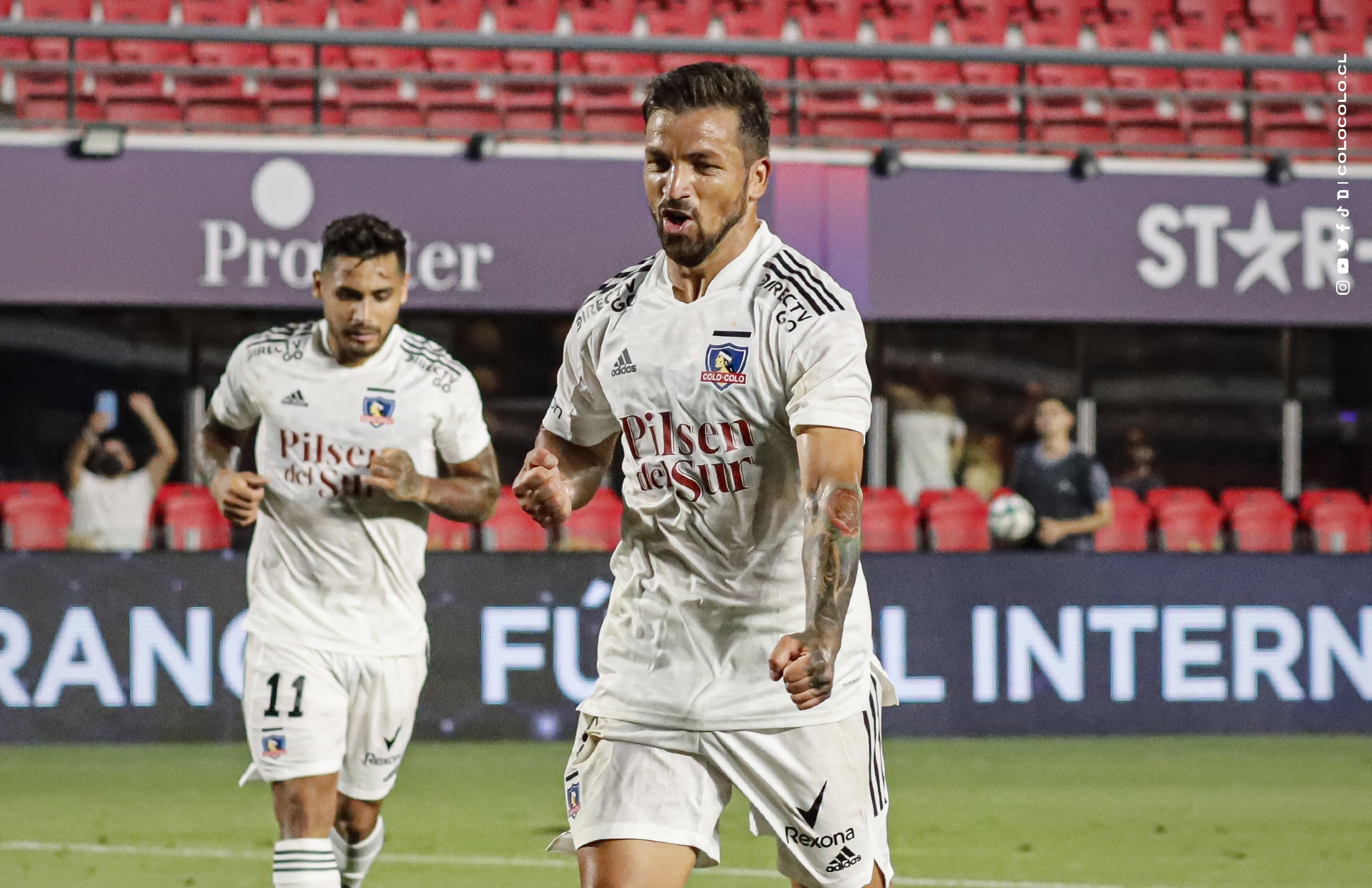 Gabriel Costa celebra su gol de penal ante la U. Foto: @ColoColo / Twitter.