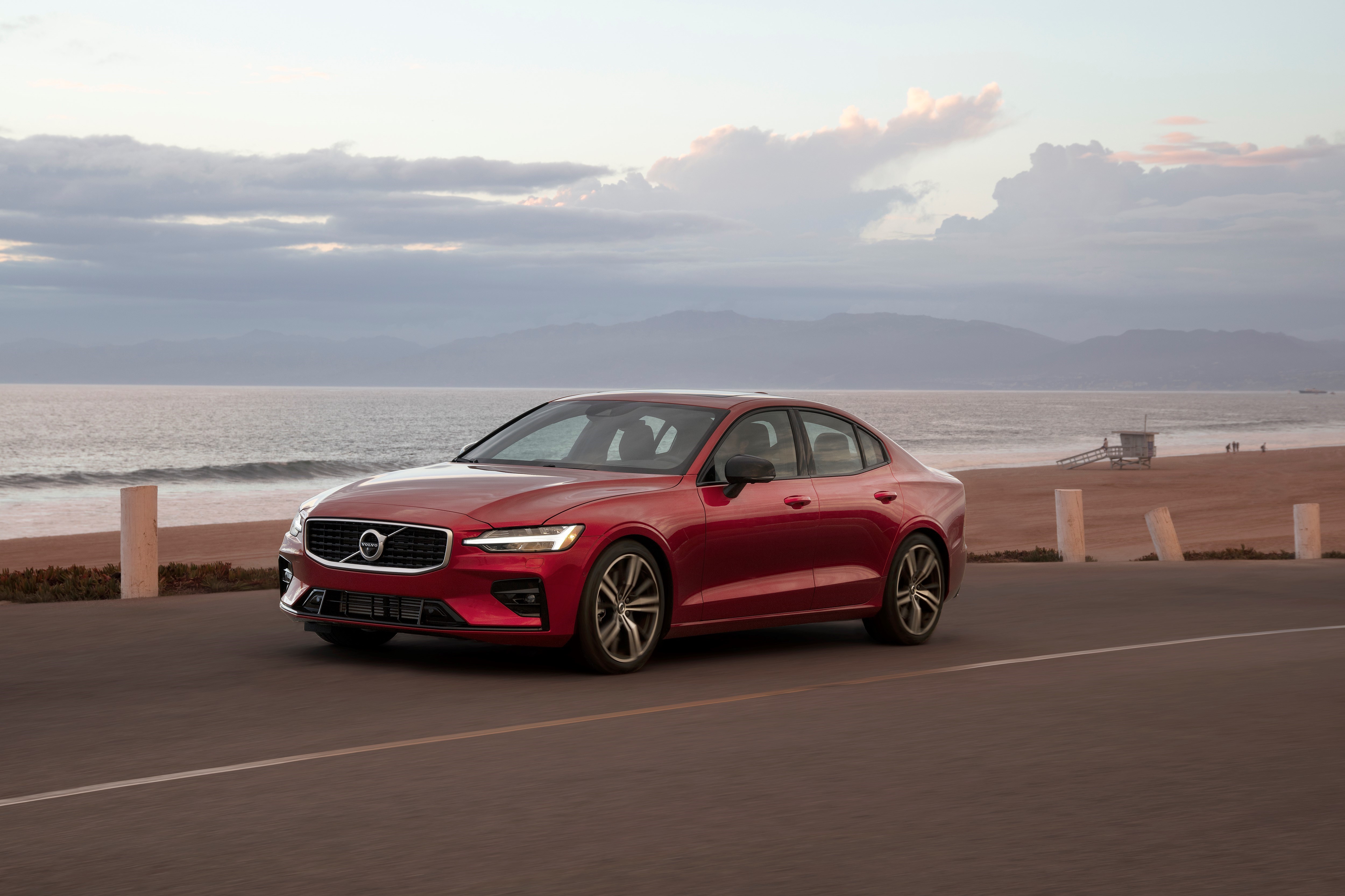 New Volvo S60 R-Design exterior