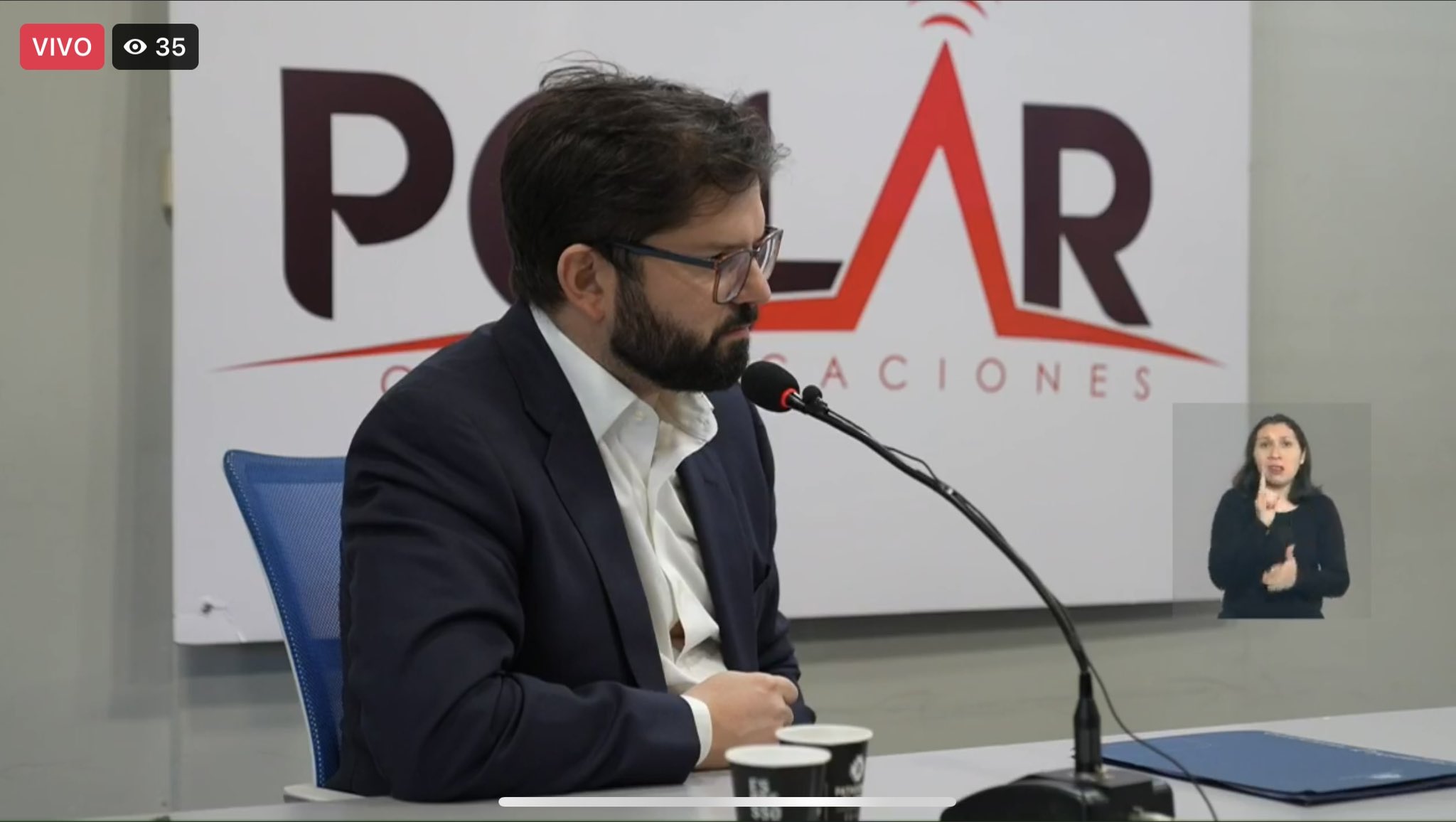 El Presidente Gabriel Boric en una entrevista en radio Polar de Magallanes.