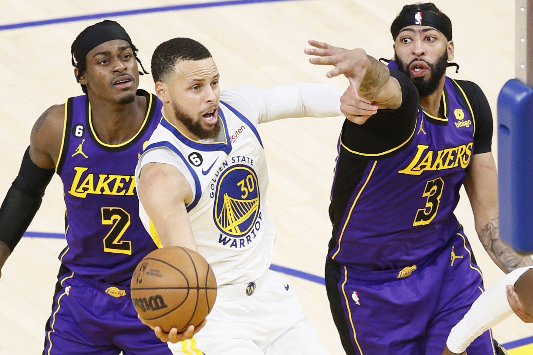 Golden State de Curry atropella a Lakers de LeBron James y empata la semi  de la Conferencia Oeste en la NBA - La Tercera