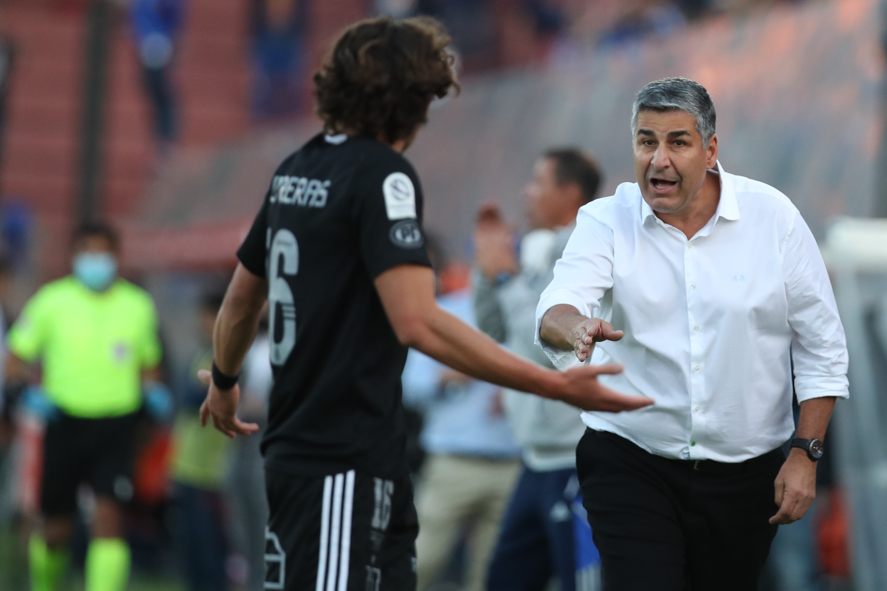 16 de Abril del 2022/SANTIAGO
El Director Tecnico de Universidad de Chile, Santiago Escobar Saldarriaga(d) ,durante el partido valido por la Decima fecha del Campeonato Nacional AFP PlanVital 2022, entre Universidad de Chile vs Palestino, disputado en el estadio Santa Laura.
FOTO:FRANCISCO LONGA/AGENCIAUNO