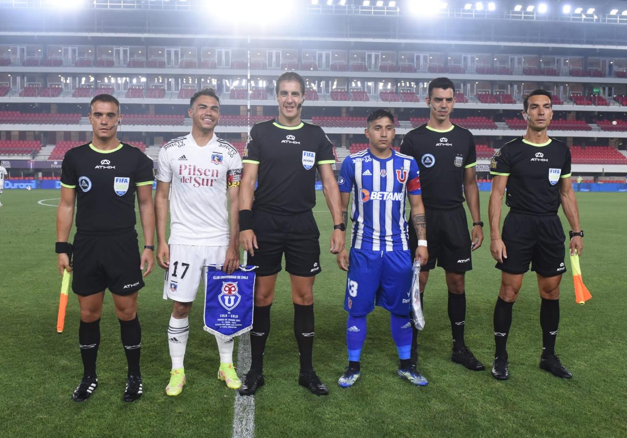 Camilo Moya fue el capitán de Universidad de Chile ante Colo Colo en La Plata.