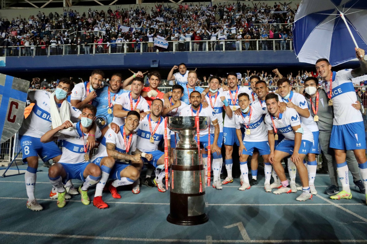 La UC celebra la última Supercopa, que le ganó a Ñublense