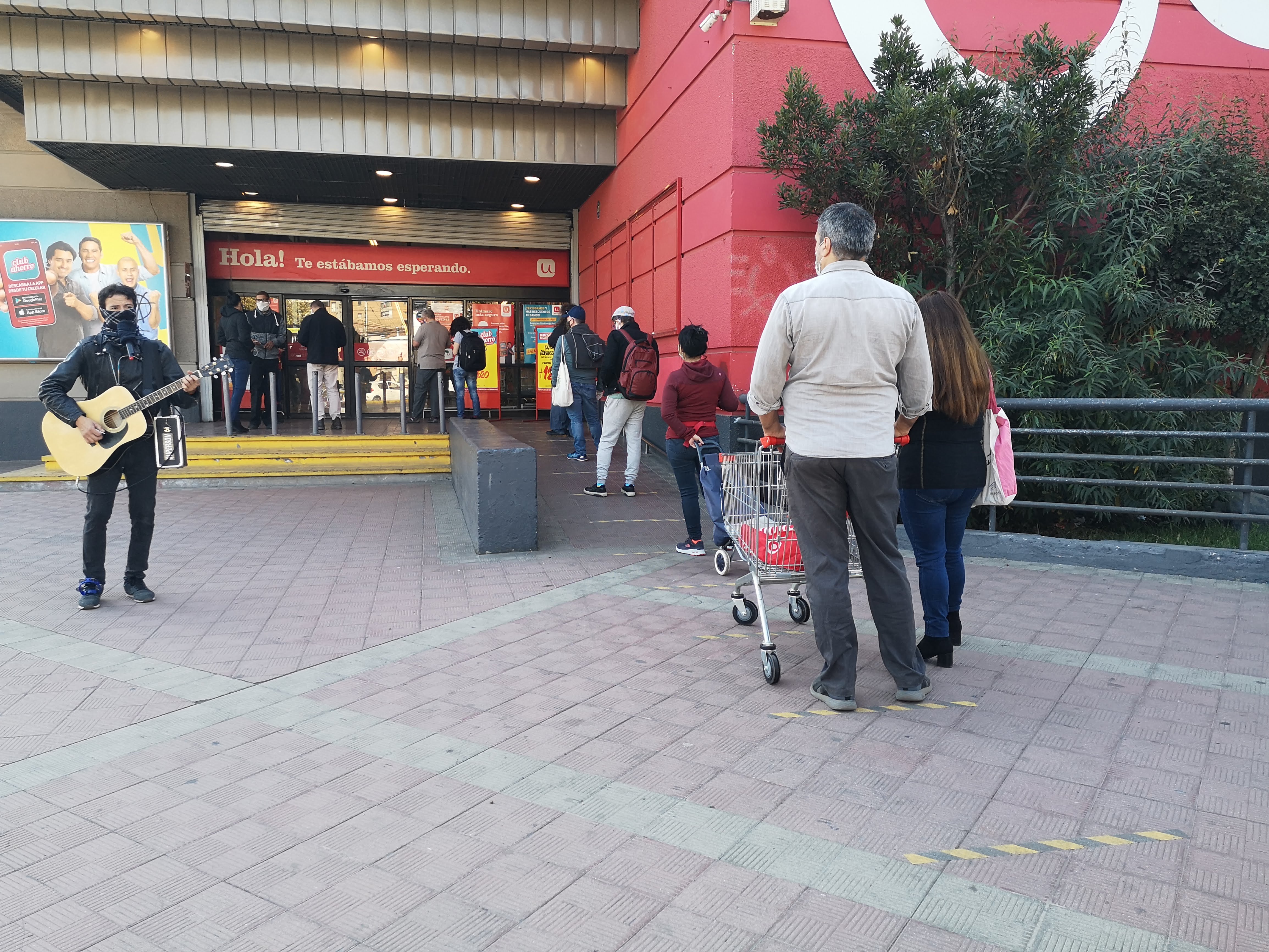 Ventas minoristas profundizaron su desplome en abril y supermercados ya comienzan a sufrir el efecto de las cuarentenas