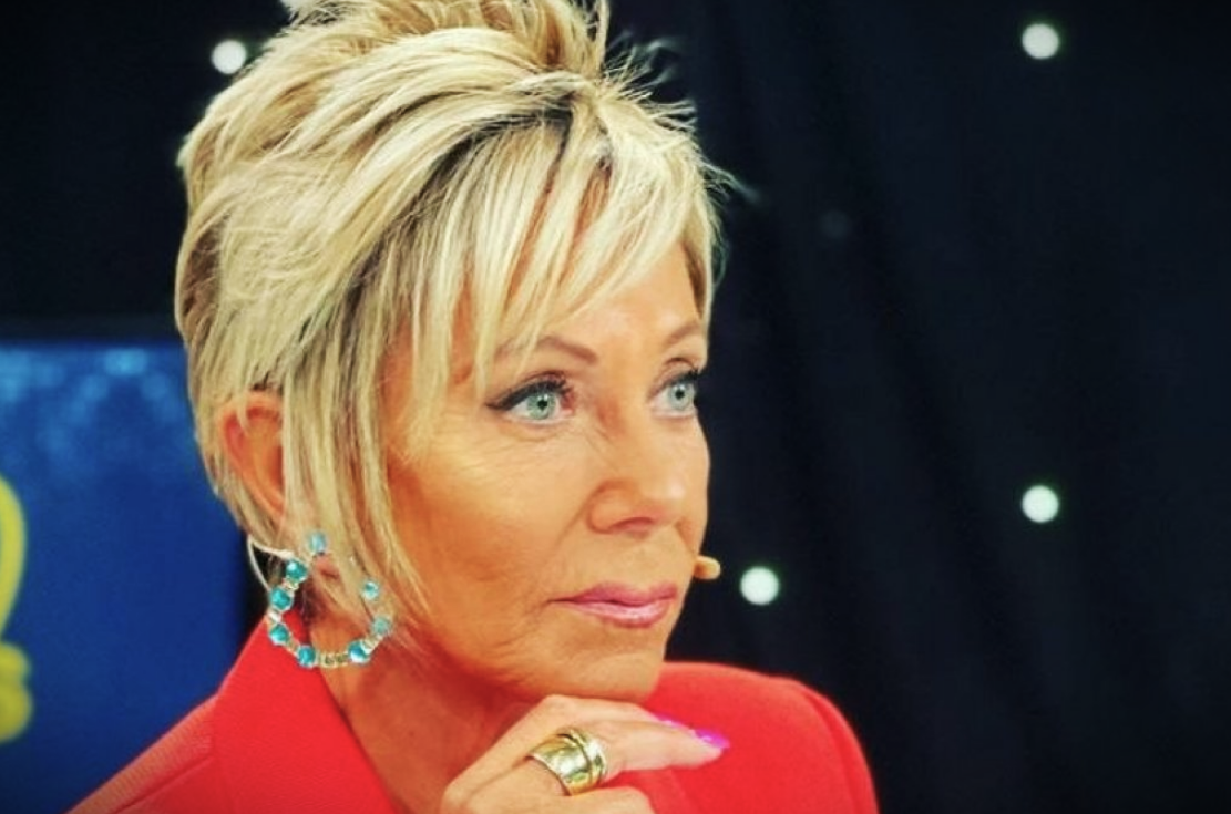 No quería decirlo, pero…”: Kenita Larraín recuerda troleo que recibió  cuando era “reina de la farándula” y recrea hilarante meme - La Cuarta, image size:1111x735