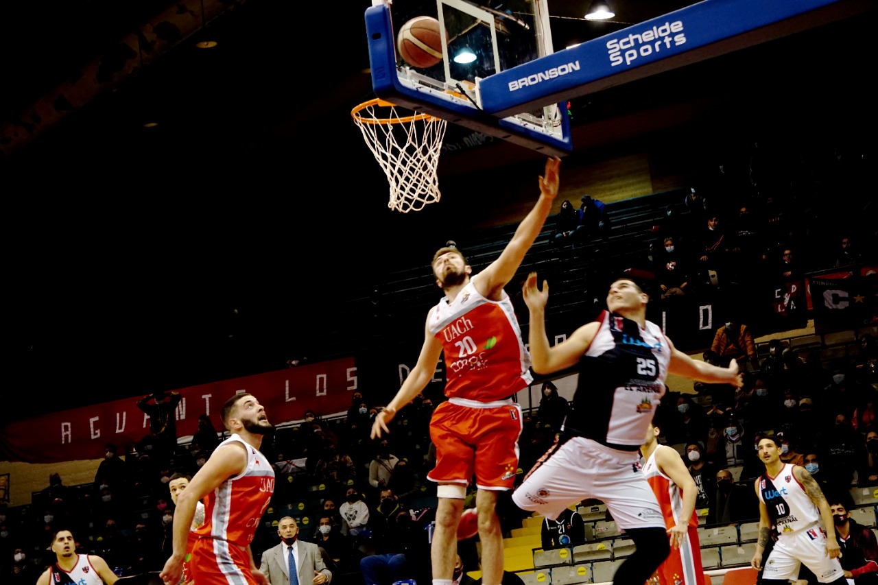 Valdivia se quedó con el primer partido de la final de la Conferencia Sur.