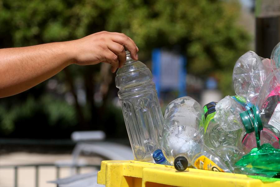Fundación Ellen MacArthur: “el diseño y modelos de entrega de los envases  de plásticos son claves para que no lleguen al vertedero”. - La Tercera