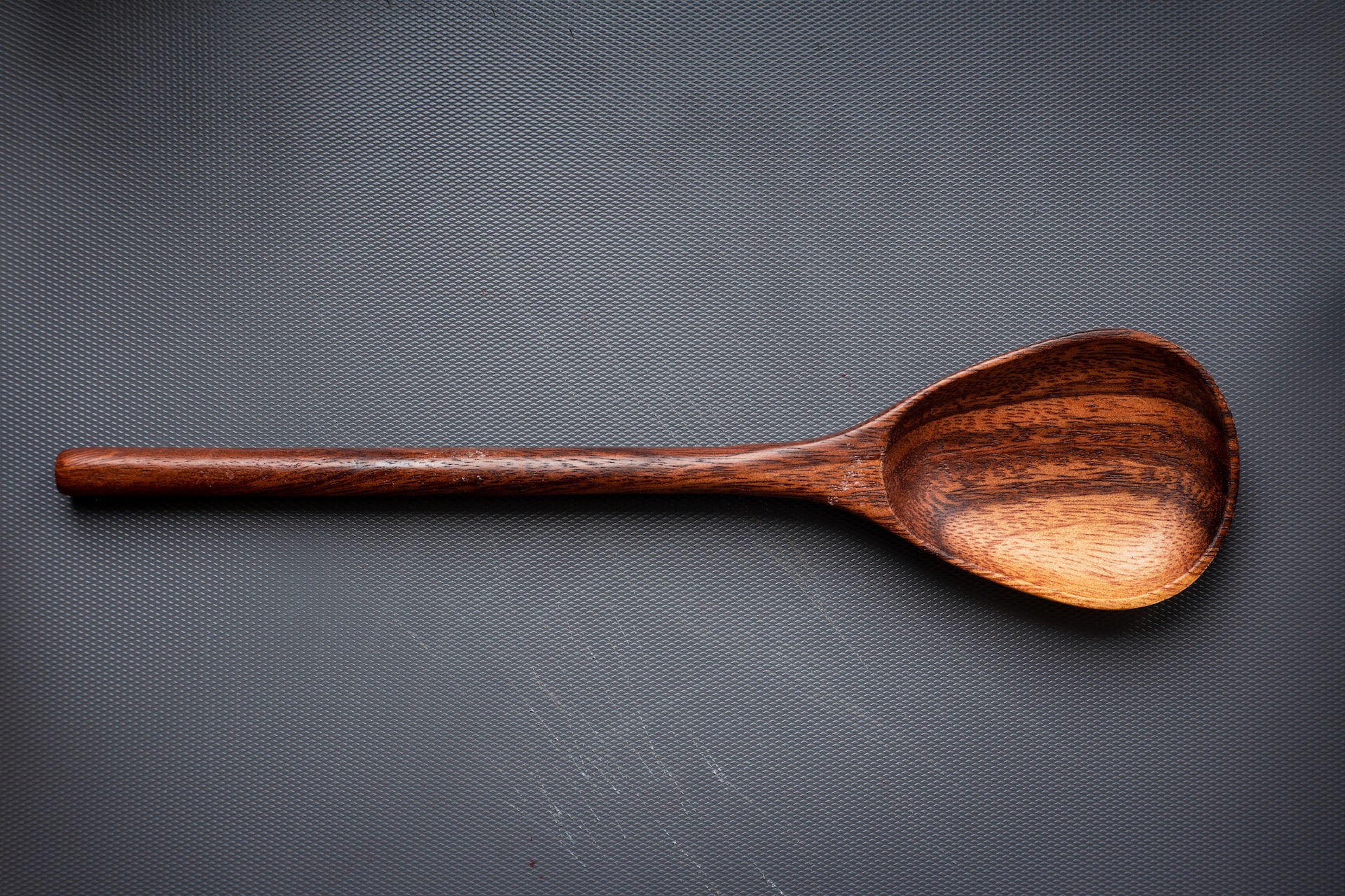 Consejo No de moda Caligrafía Adiós a la cuchara de palo: los riesgos de cocinar con utensilios de madera  - La Tercera