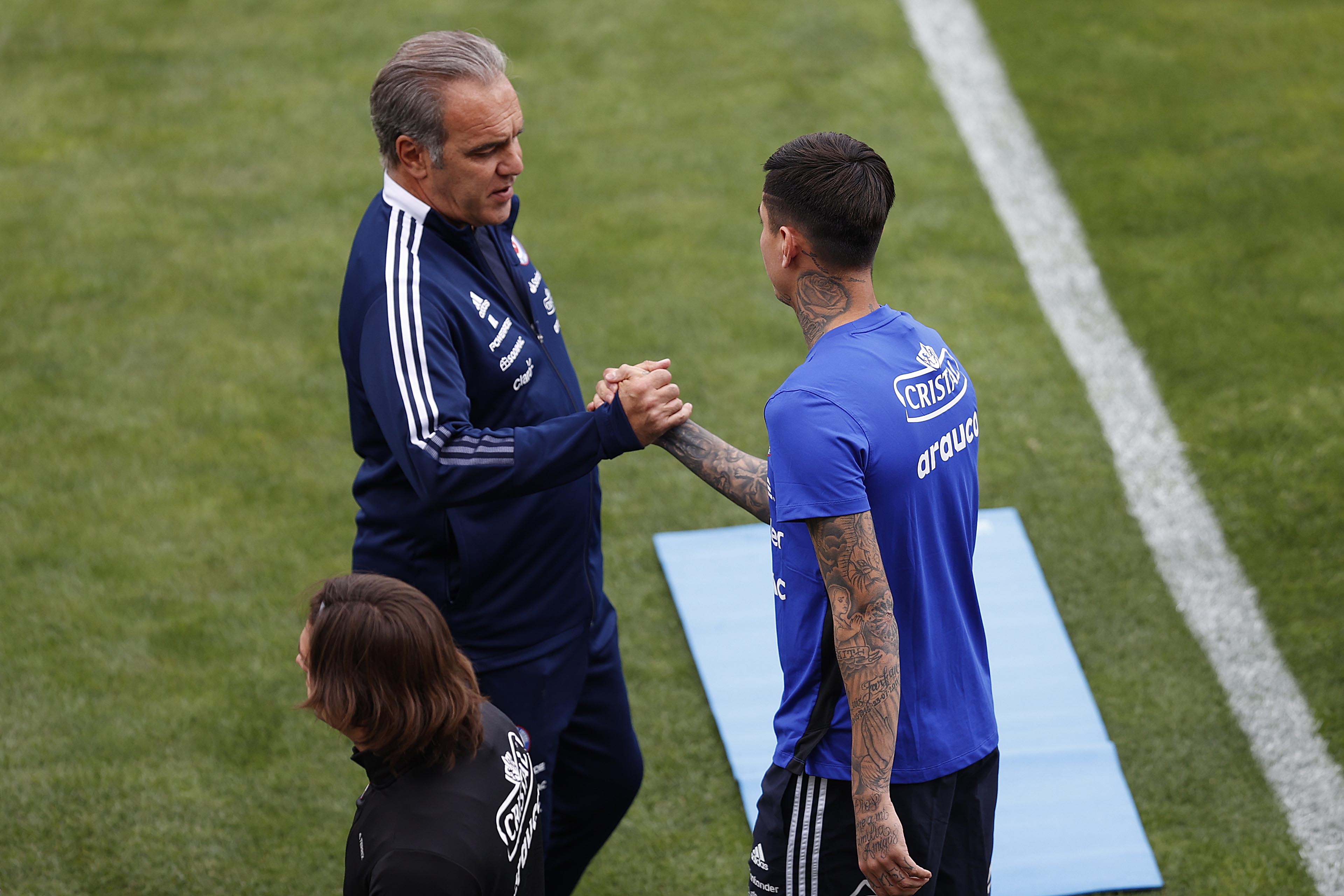 Martín Lasarte, entrenador de la Selección Chilena, atiende a los medios de comunicación.