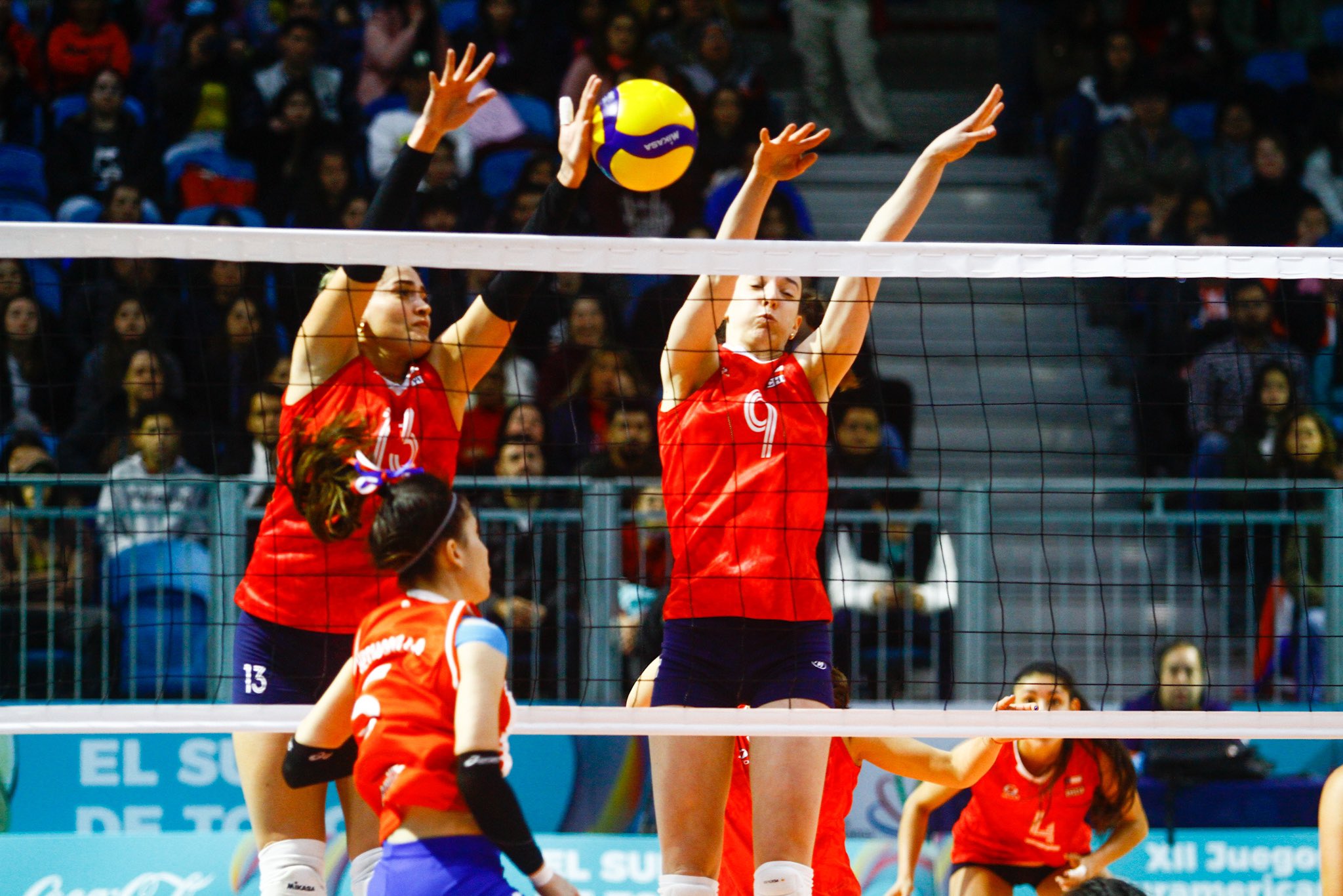 Chile se impuso con comodidad a Paraguay en el Vóleibol piso femenino.