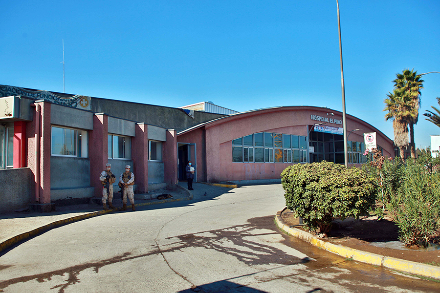 Fachada Hospital del Pino en San Bernardo