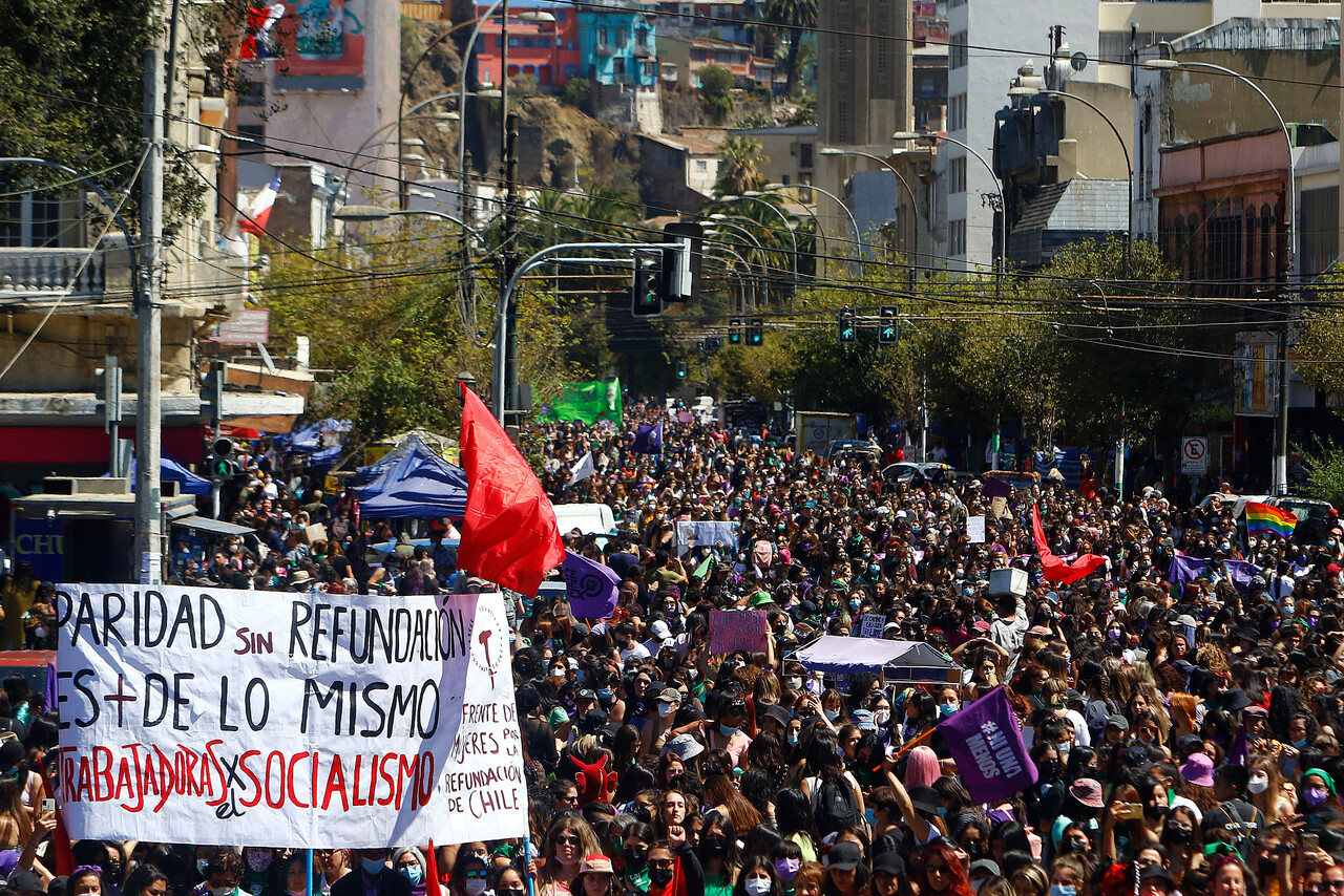 8M: Renombran estaciones del Metro con demandas feministas — LOS40 Chile