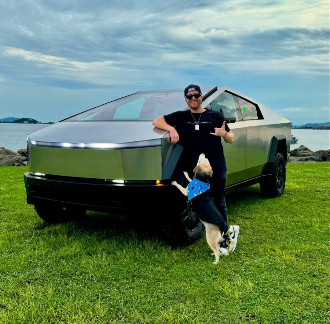 El 'Chacalde' Mayer Mizrachi compra el primer Tesla Cybertruck de