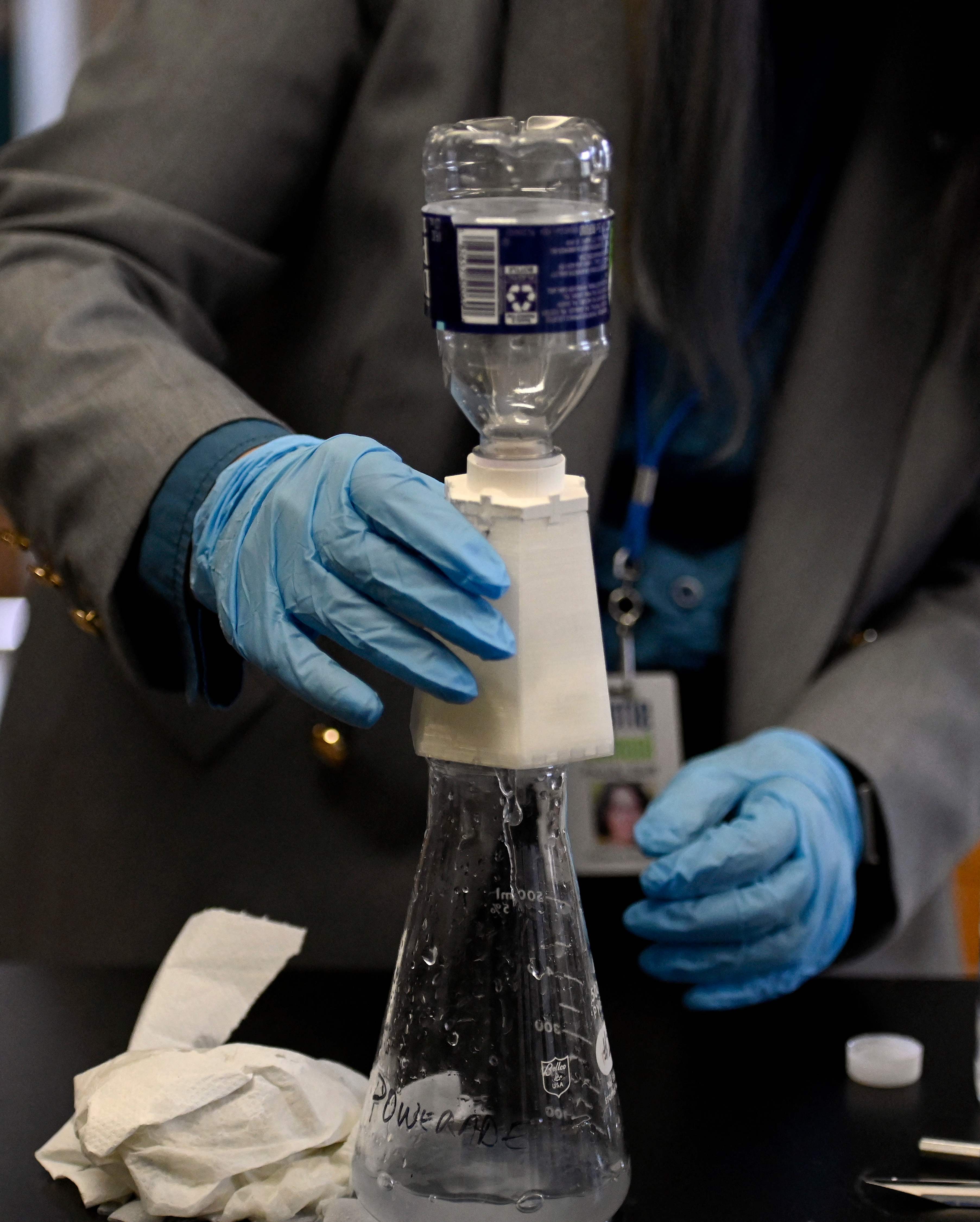 Estudiantes diseñan un filtro 'low cost' para eliminar el plomo del agua