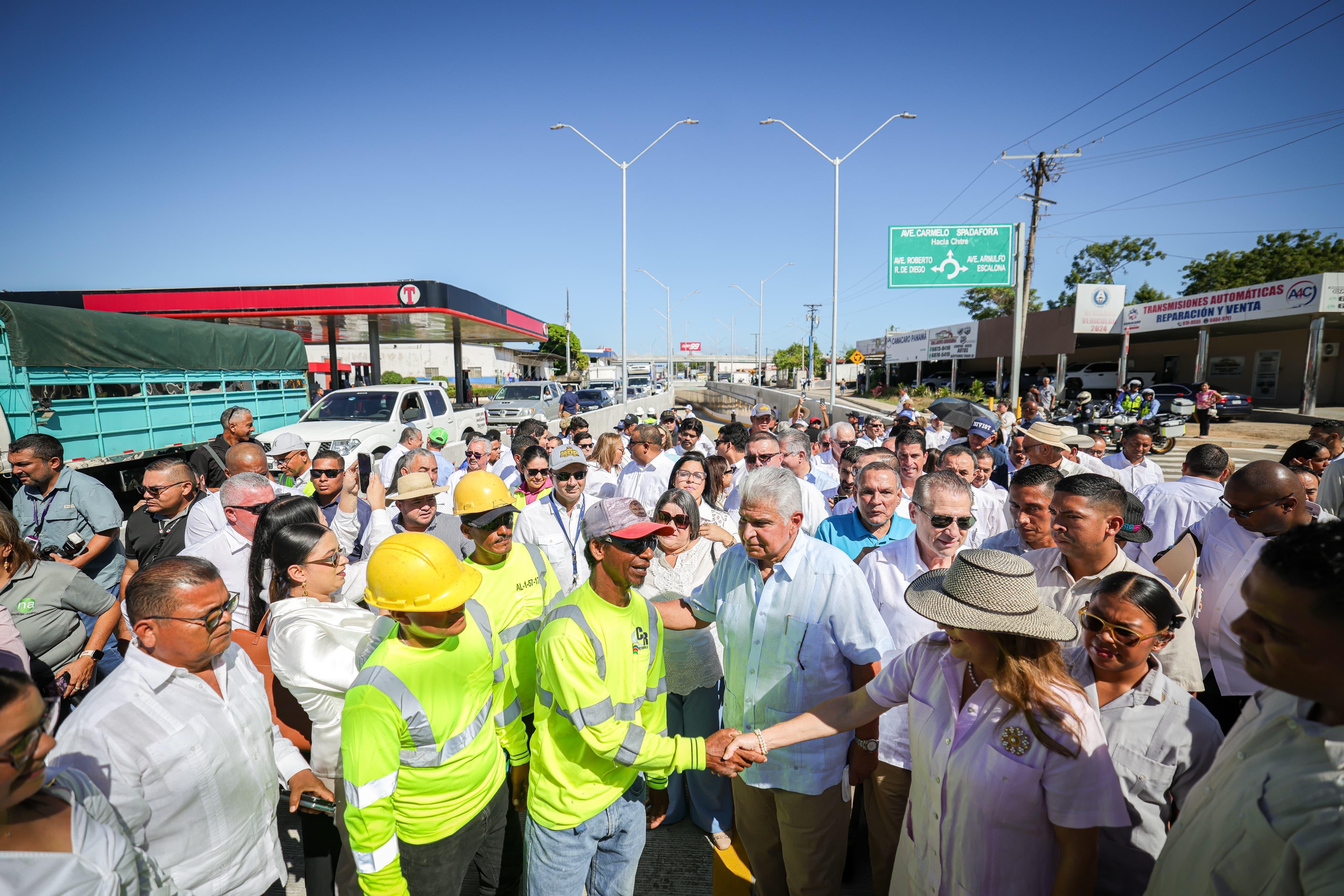 Presidente Mulino inaugura intercambiador vial en Chitré que beneficiará a más de 200 mil residentes