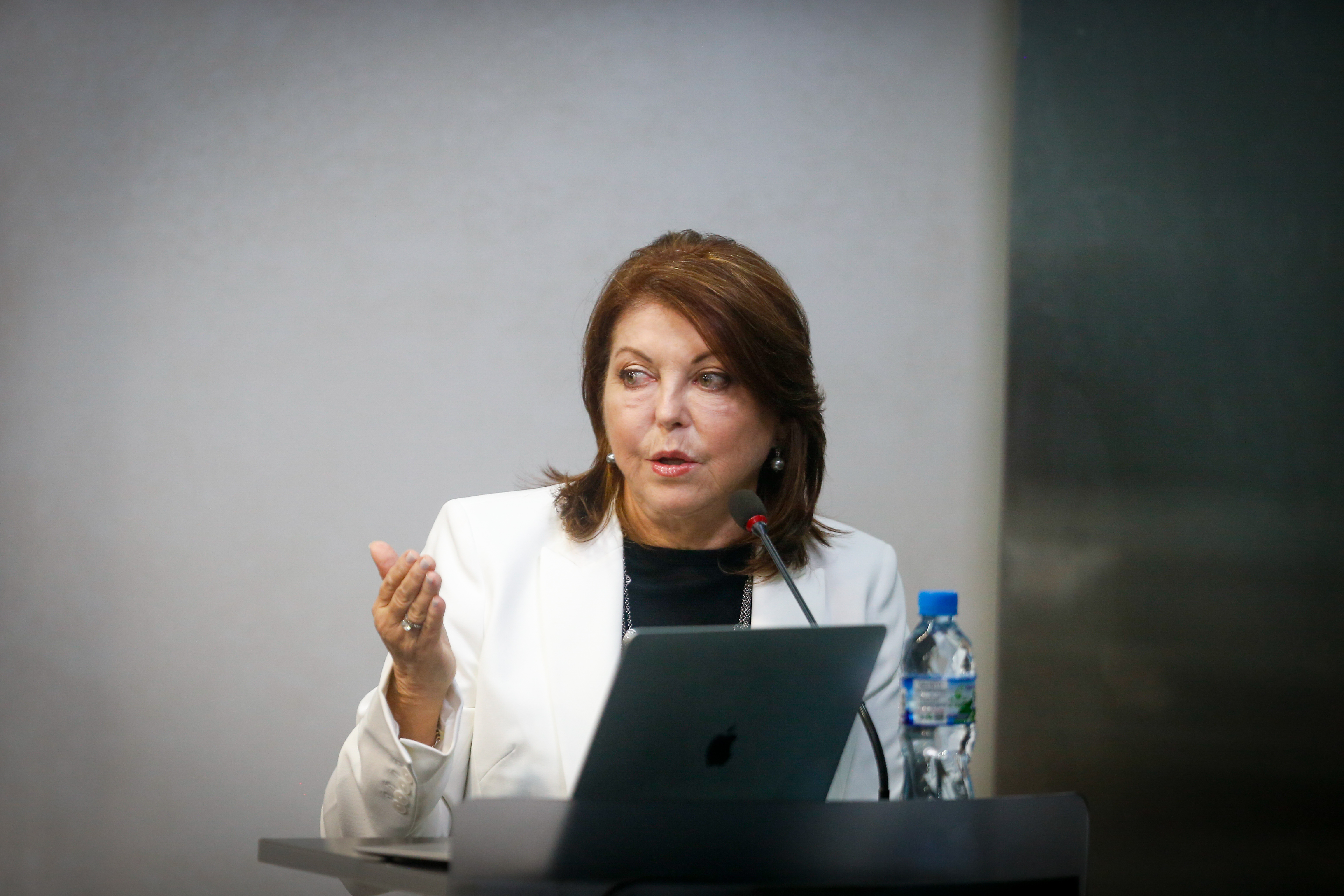 Roxana Méndez, nueva directora de la AND, bloquea la cuenta de la