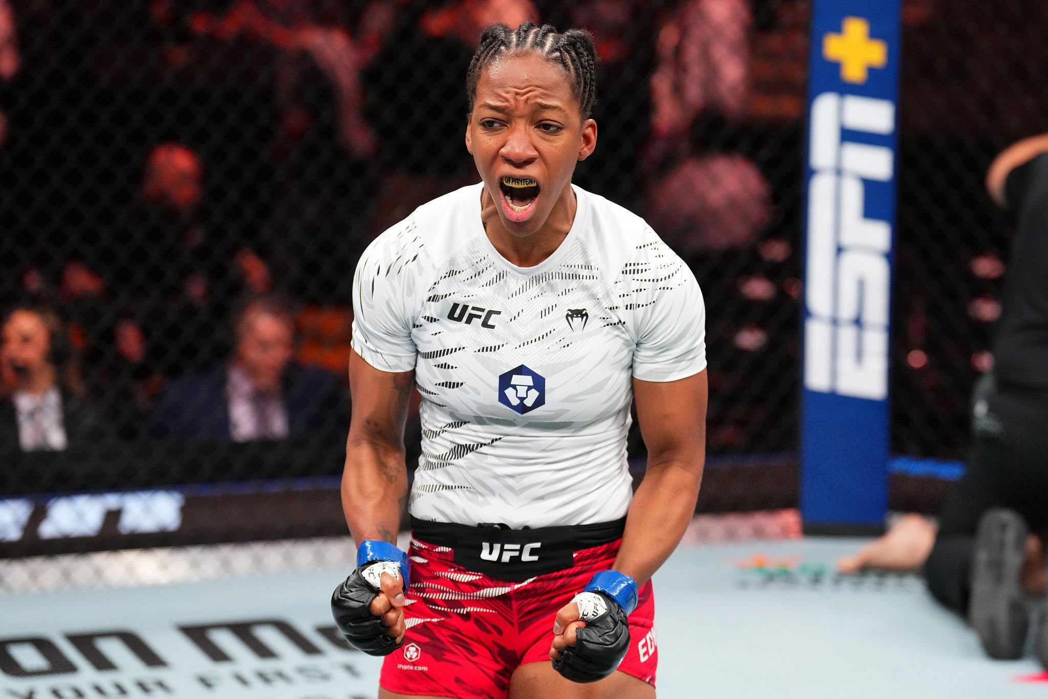 Joselyne Edwards escala en UFC