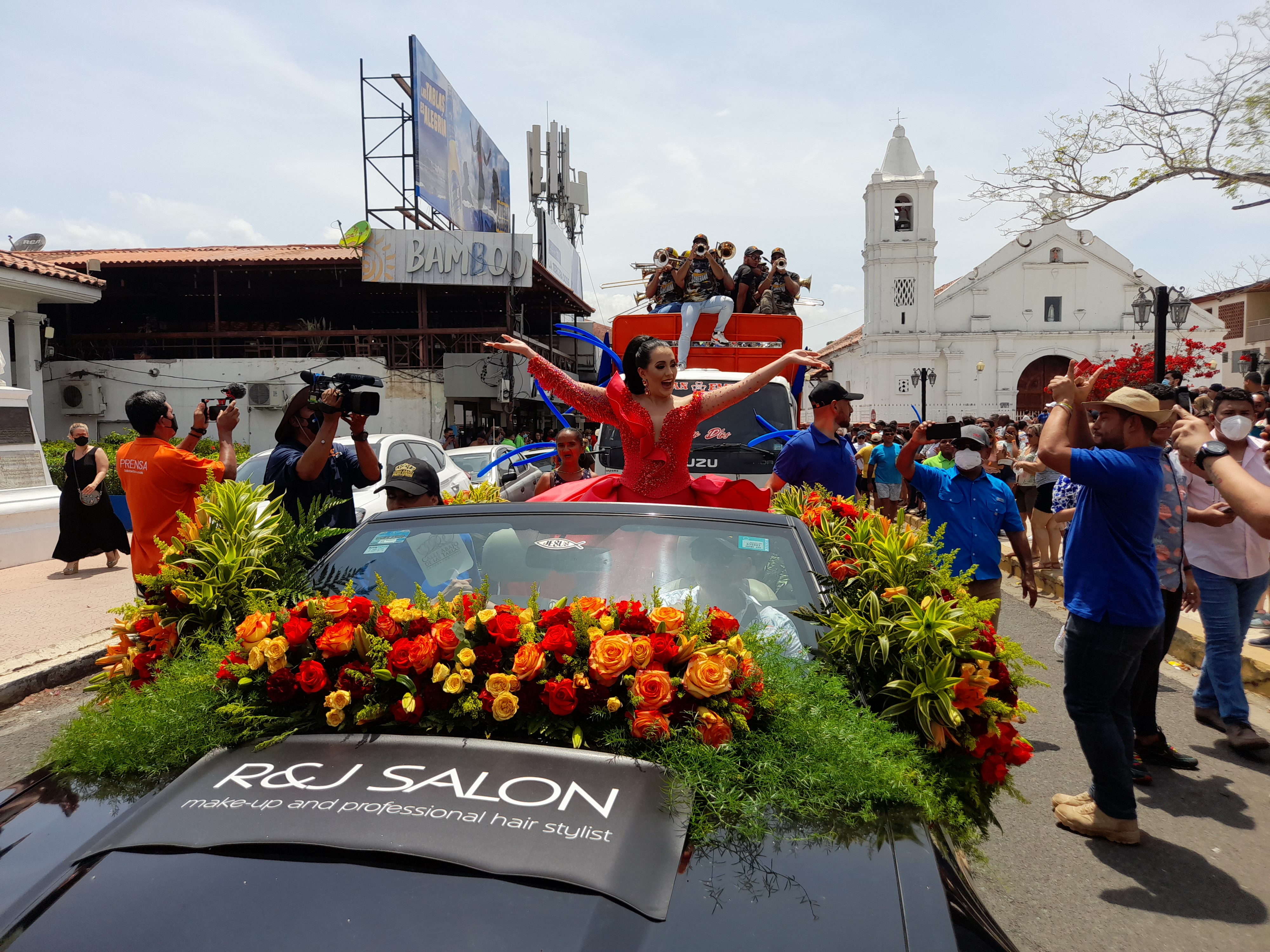 Se prendi . Parec a un top n la caravana de S bado Santo en Las Tablas