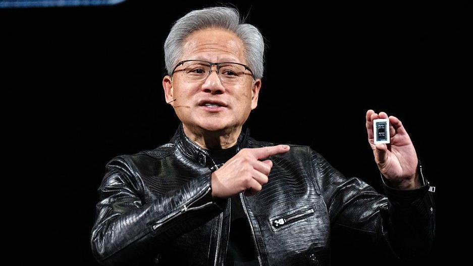 Nvidia lanza chip de IA para PC y desafía a Apple e Intel en el mercado global